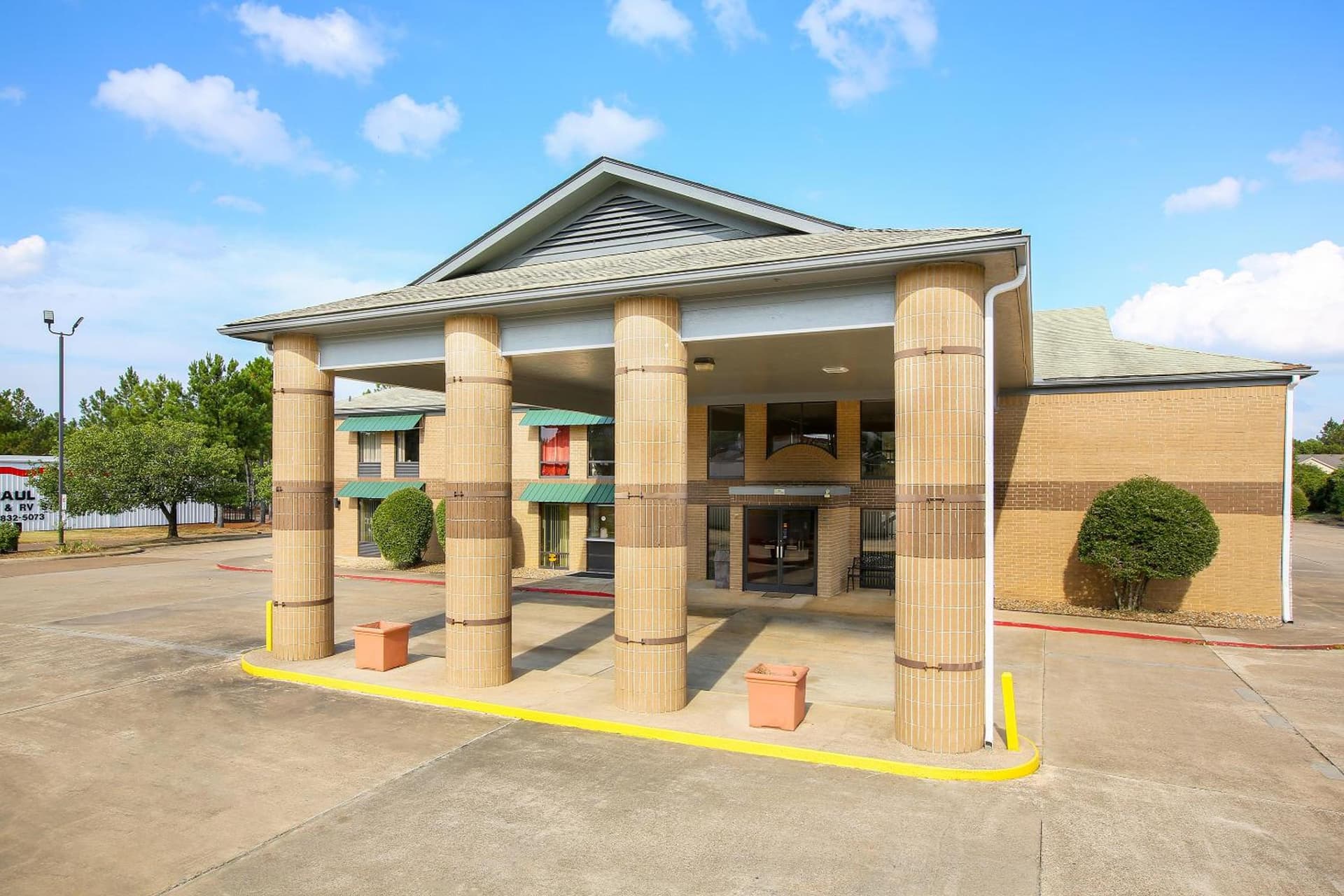 OYO Hotel Texarkana Trinity AR Hwy I-30 featured exterior or lobby in Texarkana, TX — similar hotel
