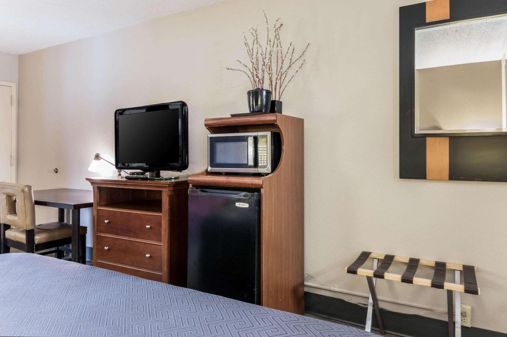 Econo Lodge Gainesville Downtown Area interior in Gainesville, GA — gallery photo 2