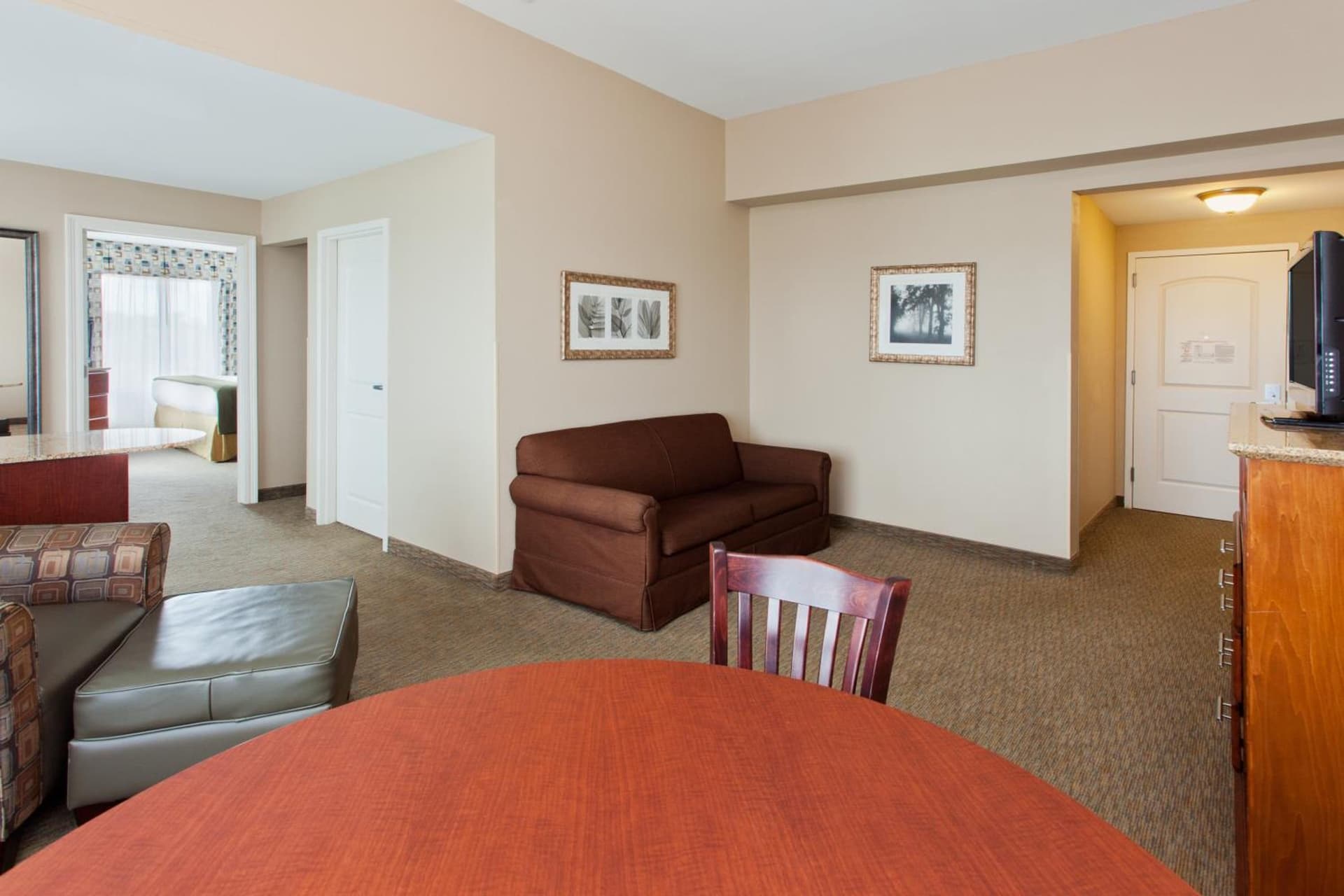 Holiday Inn Express & Suites Baton Rouge East by IHG interior in Baton Rouge, LA — gallery photo 2