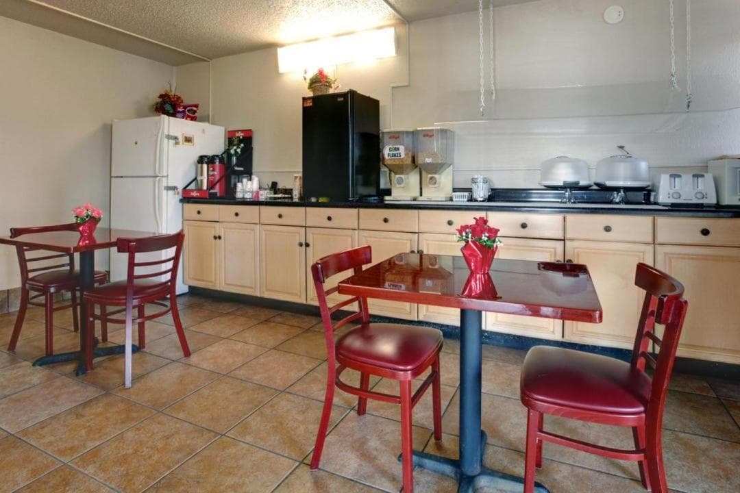 Americas Best Value Inn Alachua property views in Alachua, FL — gallery photo 3