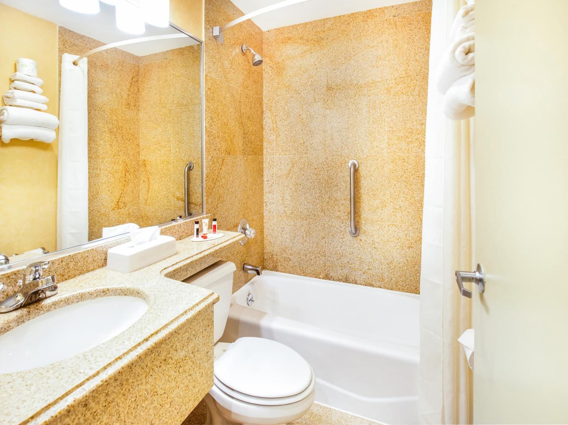 Quality Inn JFK Airport Rockaway Blvd property views in Queens, NY — gallery photo 3