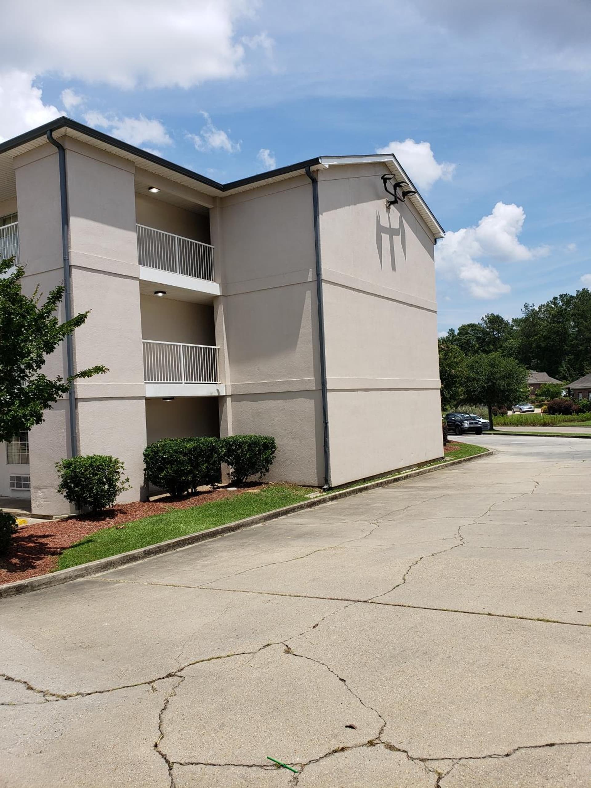 InTown Suites Extended Stay Hattiesburg interior in Hattiesburg, MS — gallery photo 2