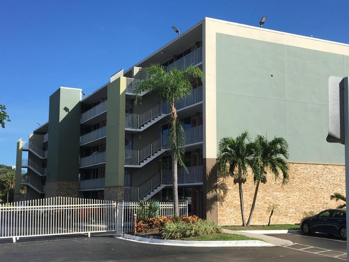 Days Inn by Wyndham Fort Lauderdale Airport Cruise Port gallery photo in Fort Lauderdale, FL — image 20