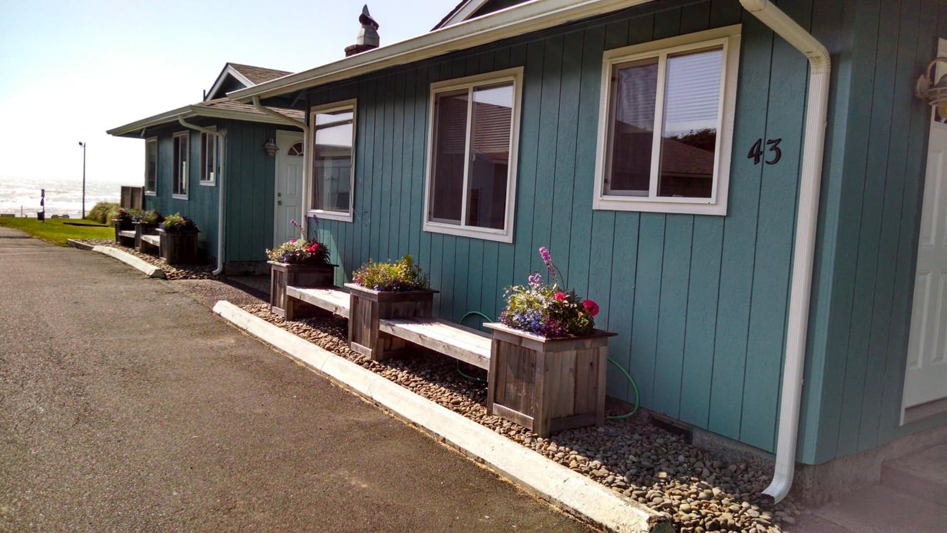 Silver Surf Motel featured exterior or lobby in Yachats, OR — similar hotel