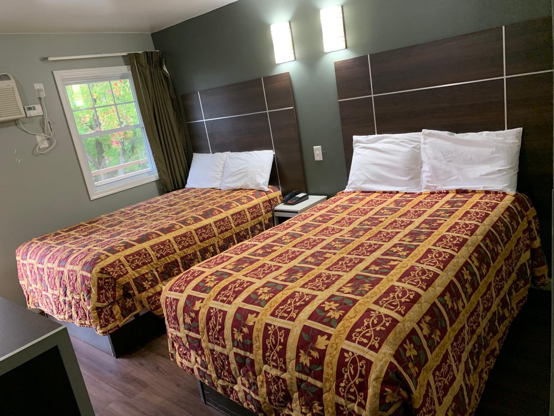Red Carpet Inn - Norristown interior in Norristown, PA — gallery photo 2