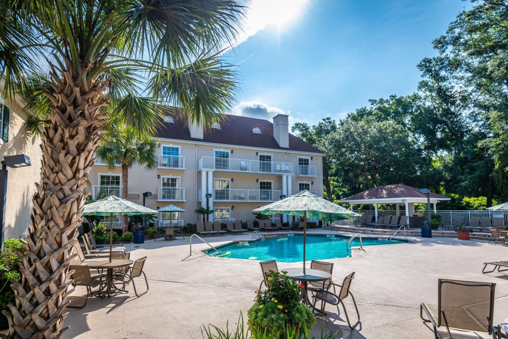 Palmera Inn and Suites interior in Hilton Head Island, SC — gallery photo 2