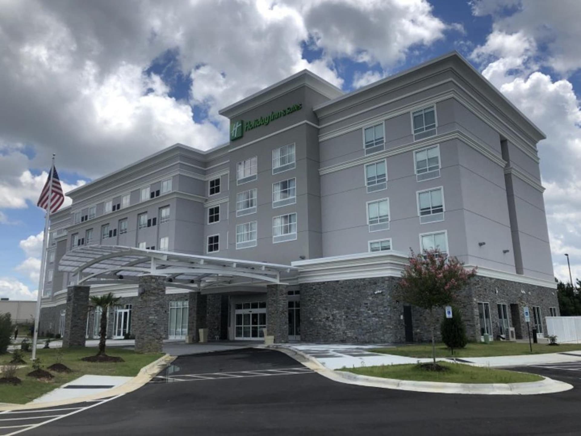 Holiday Inn & Suites - Fayetteville W-Fort Bragg Area by IHG featured exterior or lobby in Fayetteville, NC — similar hotel