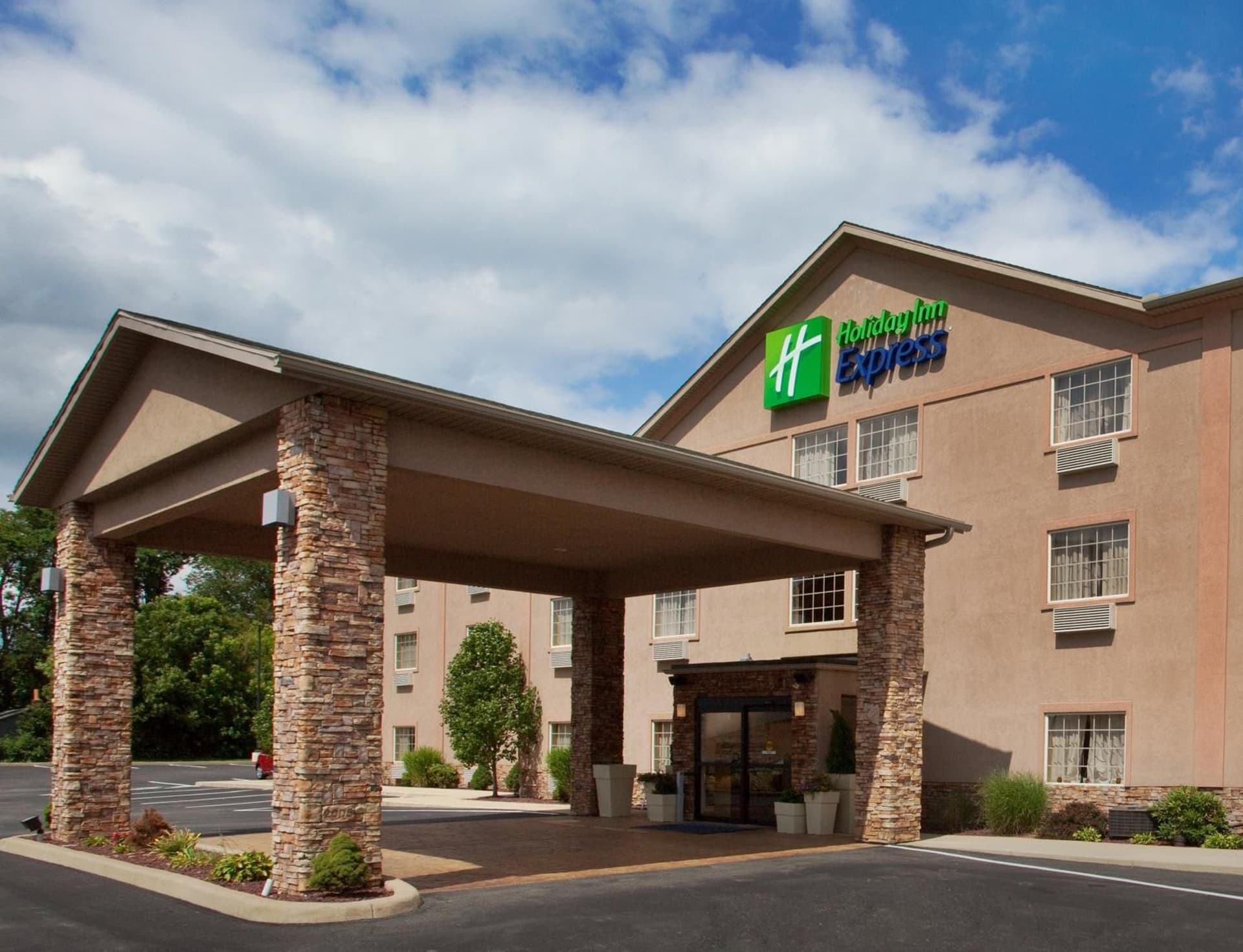 Holiday Inn Express Mount Pleasant- Scottdale by IHG featured exterior or lobby in Mount Pleasant, PA — similar hotel