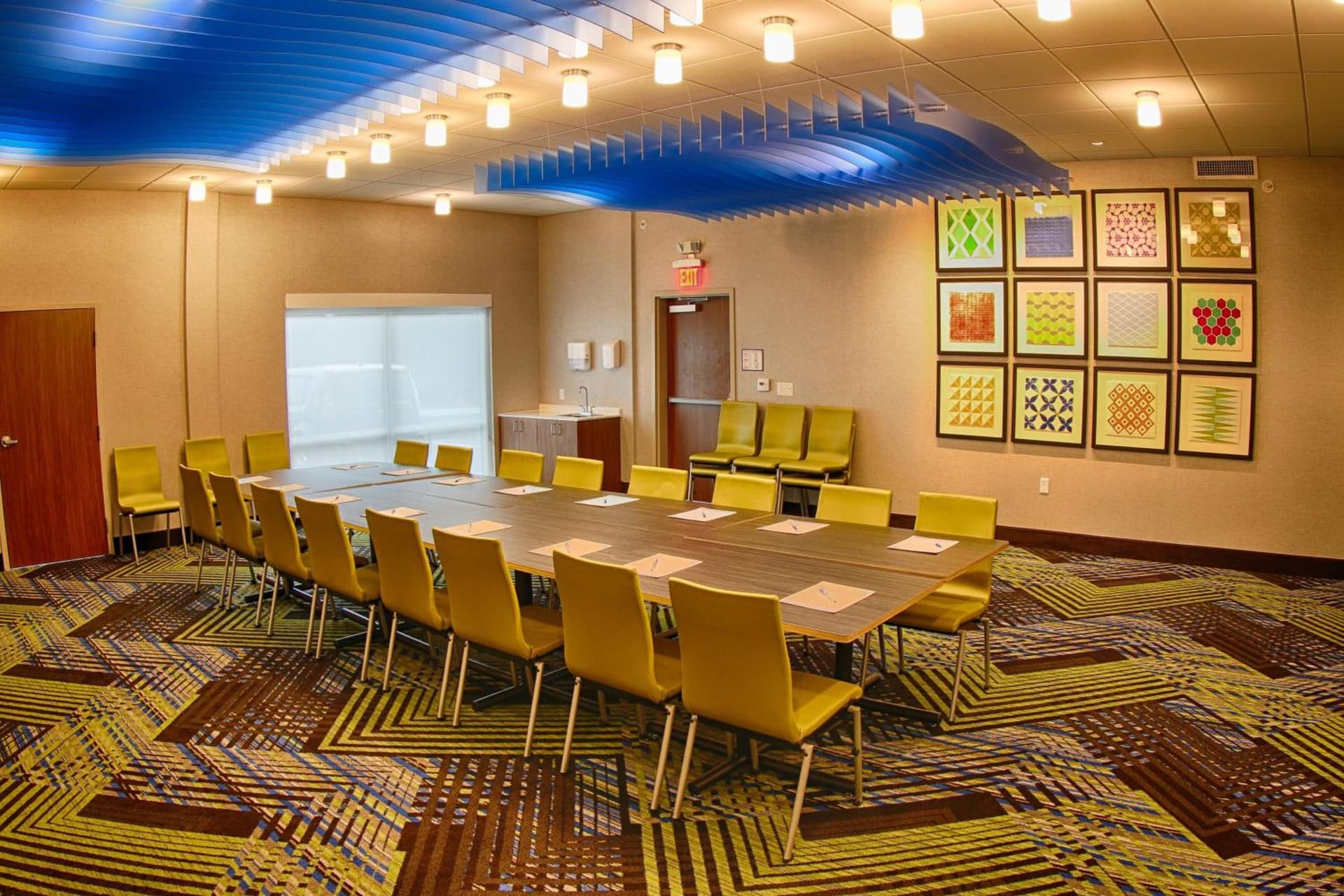 Holiday Inn Express & Suites - Detroit Northwest - Livonia by IHG interior in Livonia, MI — gallery photo 2