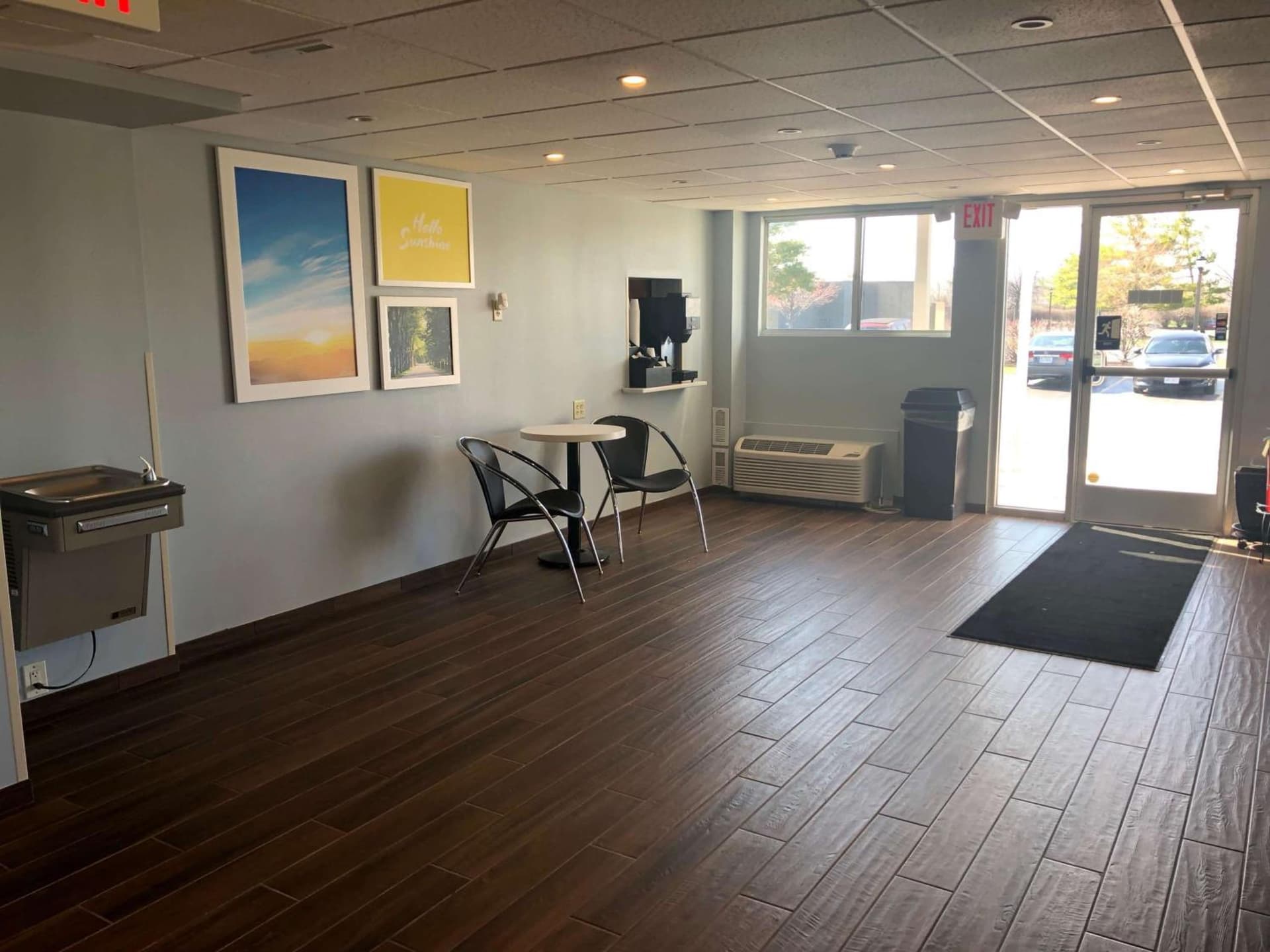Days Inn by Wyndham Grove City Columbus South interior in Grove City, OH — gallery photo 2