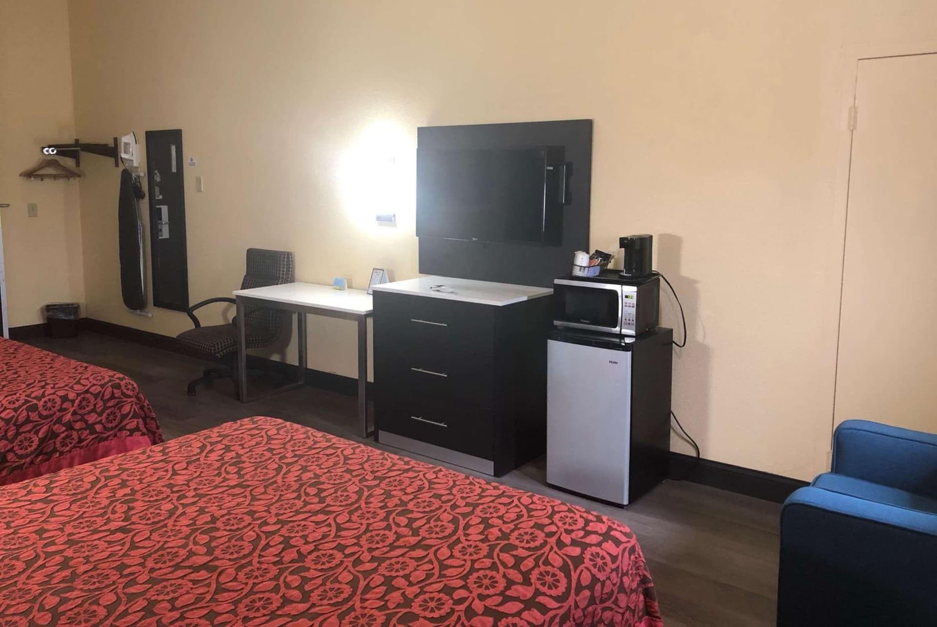 Days Inn by Wyndham Grove City Columbus South property views in Grove City, OH — gallery photo 3