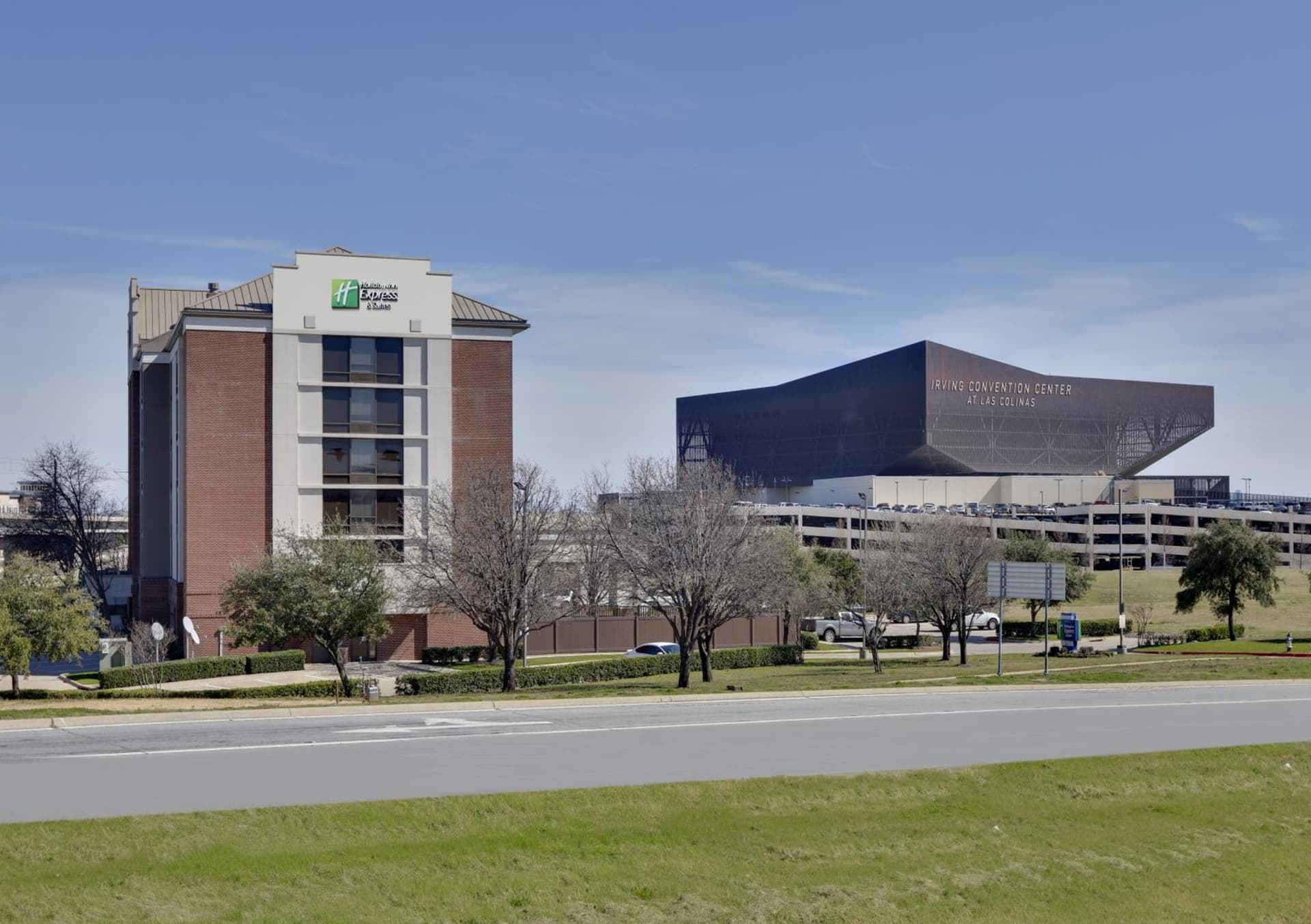 Holiday Inn Express & Suites Irving Conv Ctr - Las Colinas by IHG interior in Irving, TX — gallery photo 2