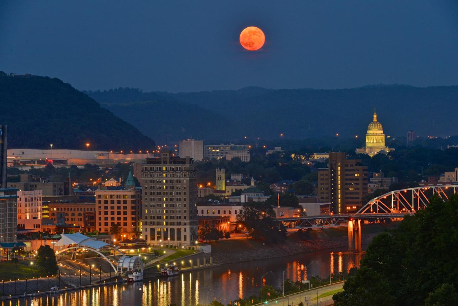 Holiday Inn Express Charleston-Civic Center by IHG gallery photo in Charleston, WV — image 10