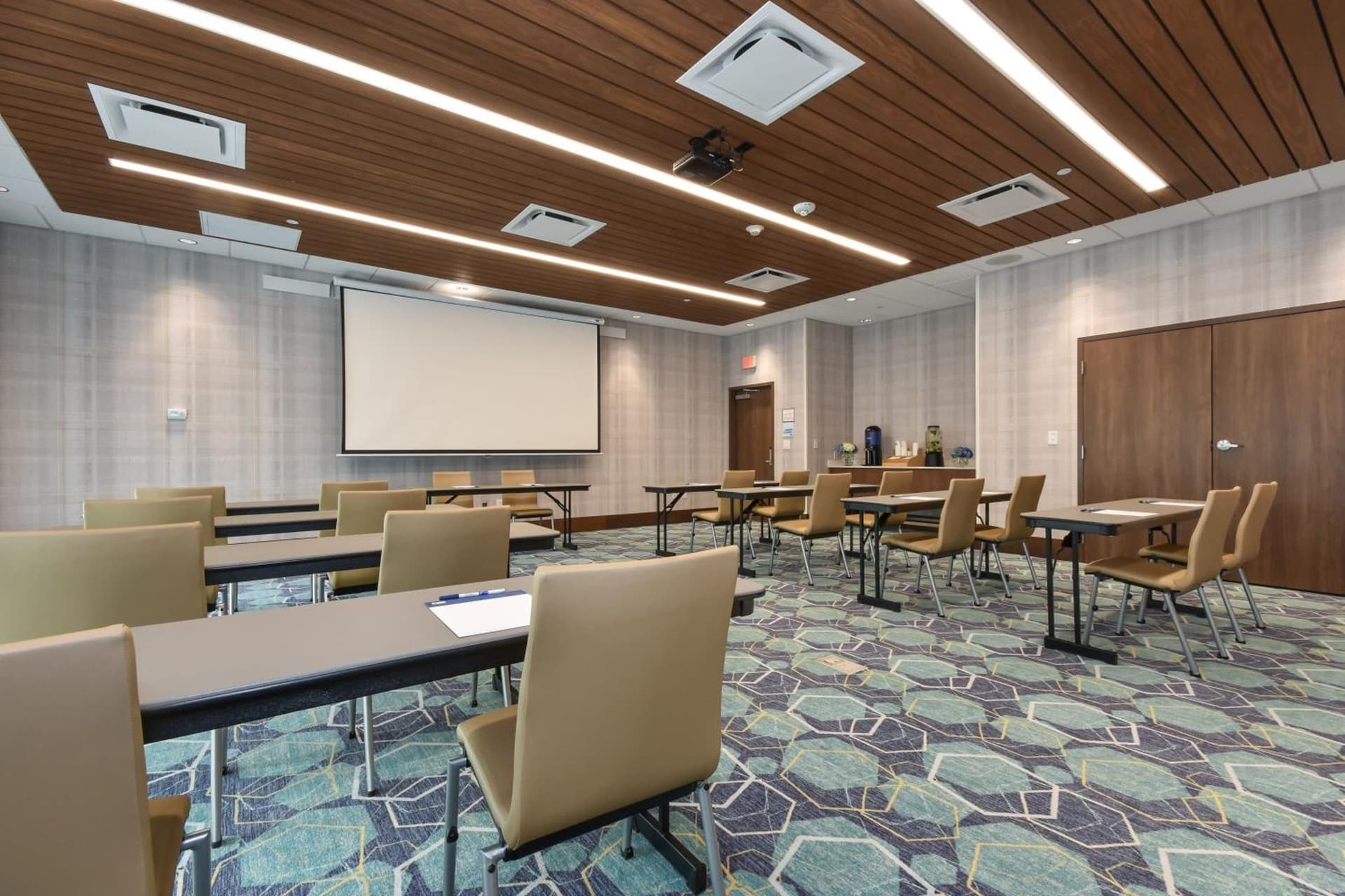 Holiday Inn Express & Suites Charlotte - Ballantyne by IHG gallery photo in Charlotte, NC — image 8