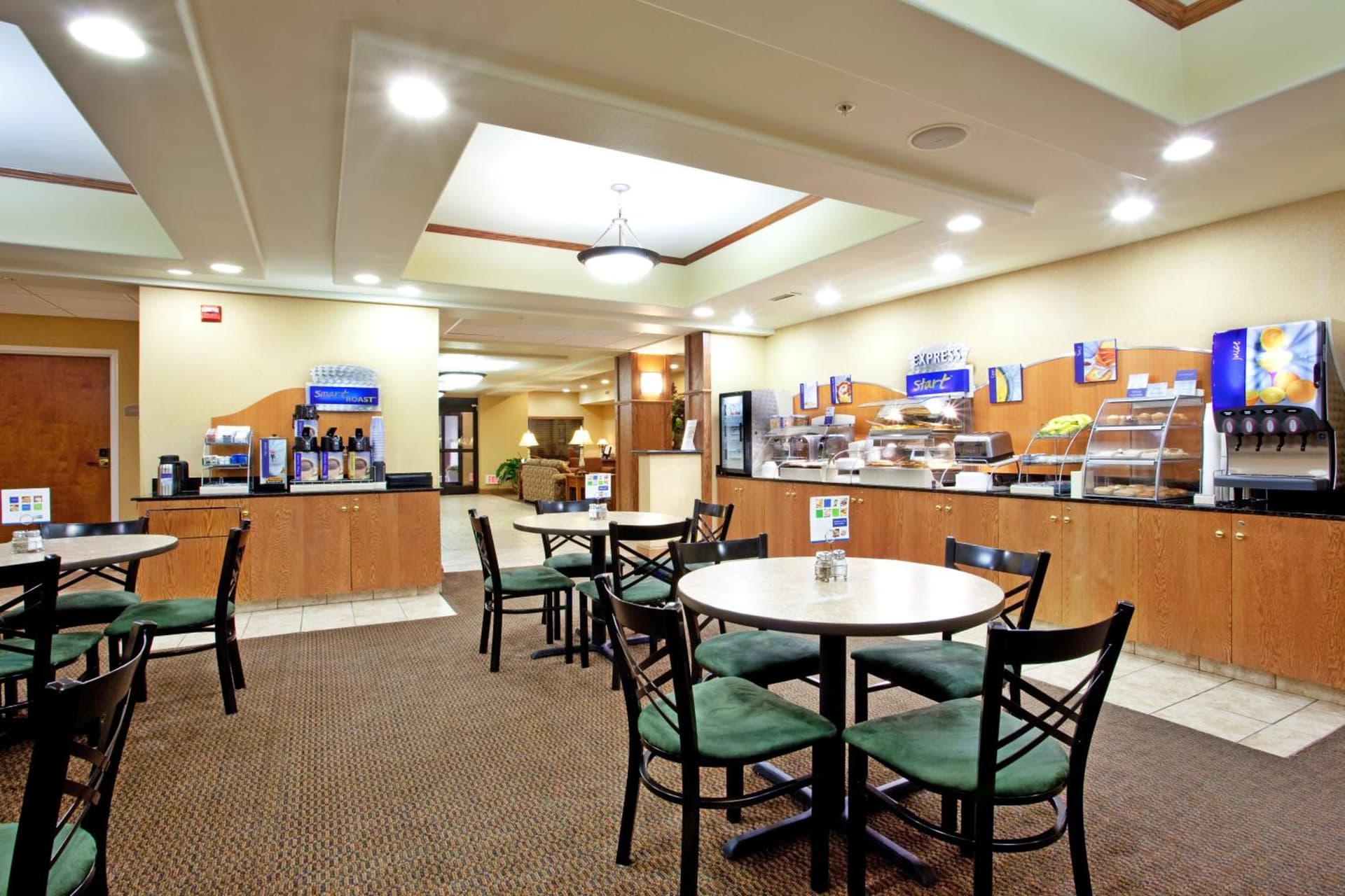 Holiday Inn Express Hotel & Suites Claypool Hill -Richlands Area by IHG interior in Pounding Mill, VA — gallery photo 2
