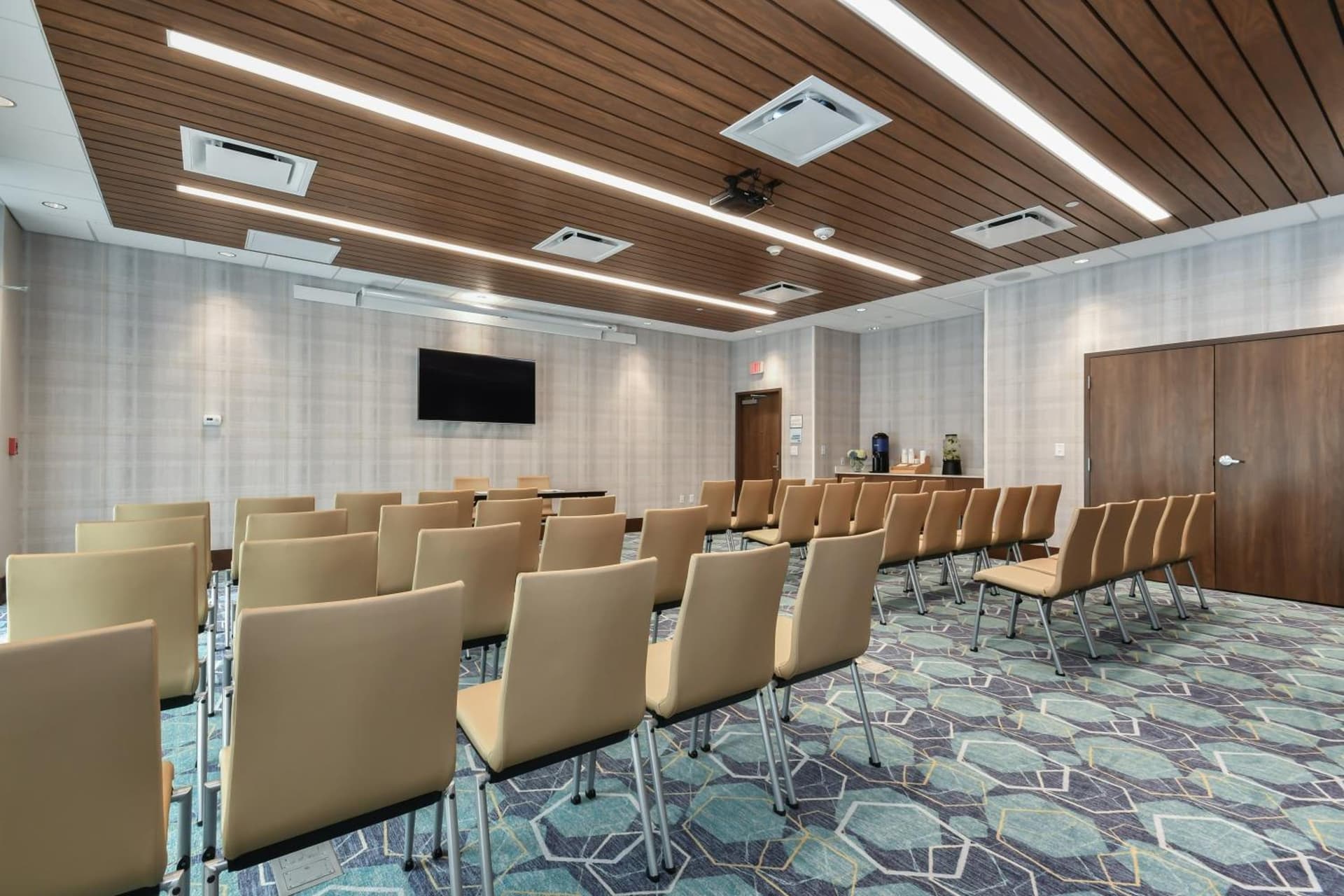 Holiday Inn Express & Suites Charlotte - Ballantyne by IHG gallery photo in Charlotte, NC — image 16