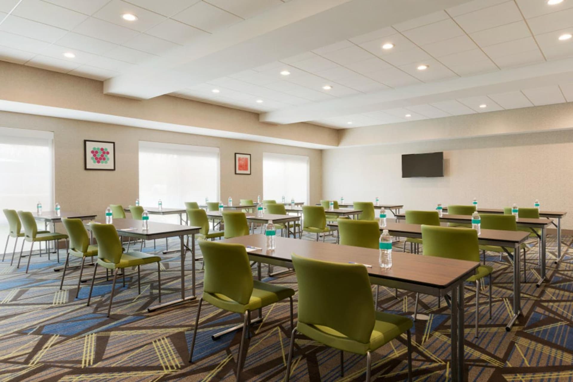 Holiday Inn Express & Suites - Cincinnati NE - Red Bank Road by IHG gallery photo in Cincinnati, OH — image 8