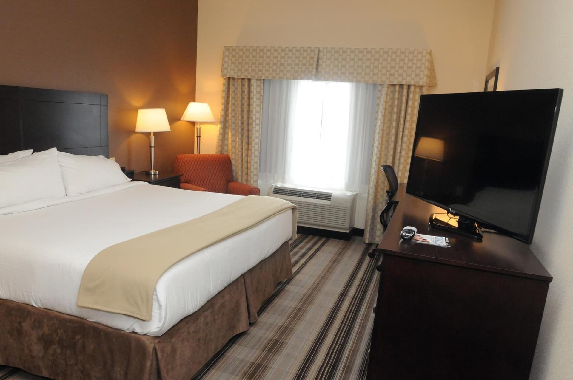 Holiday Inn Express & Suites Cambridge by IHG gallery photo in Cambridge, OH — image 16