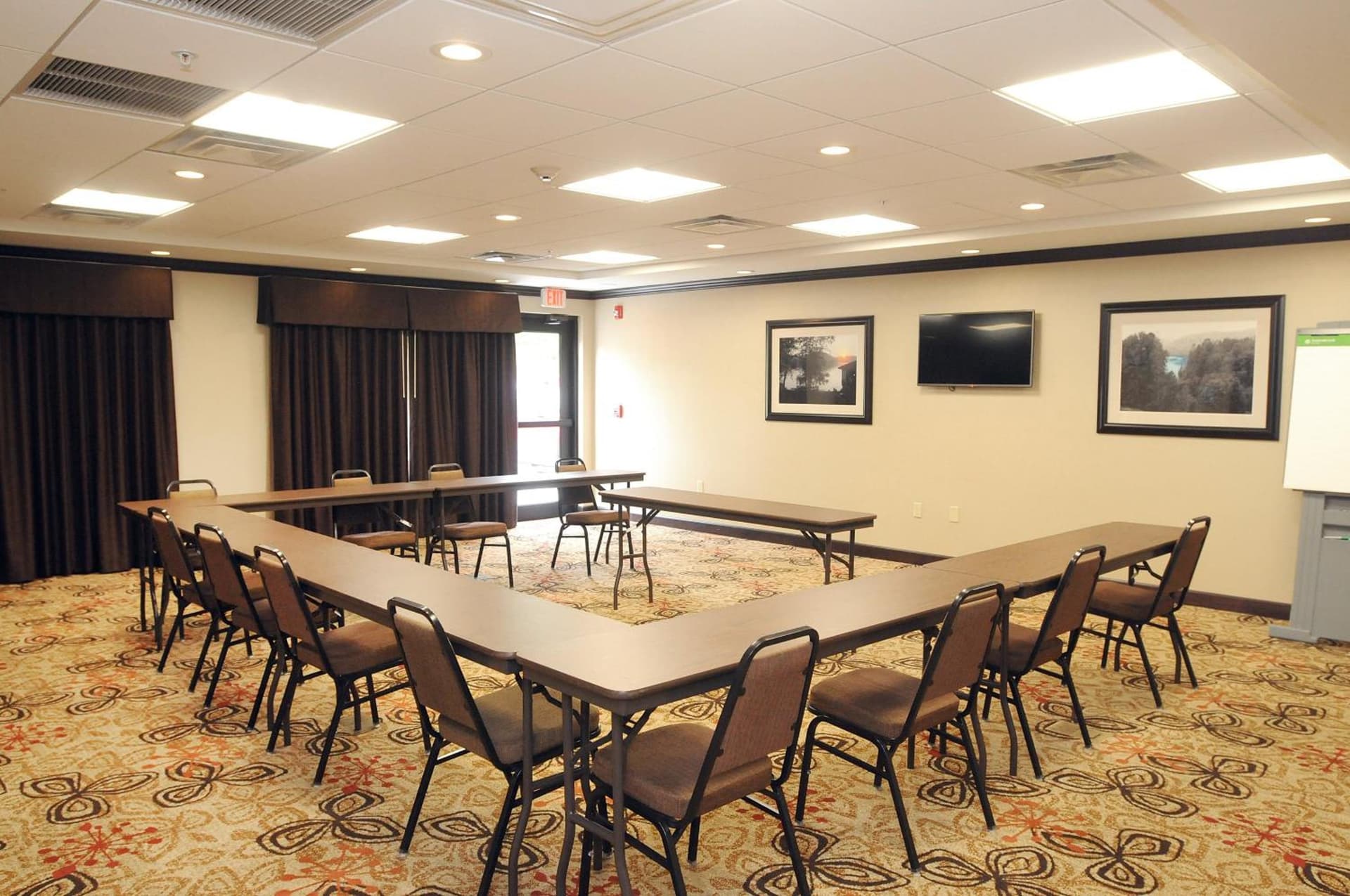 Holiday Inn Express & Suites Cambridge by IHG gallery photo in Cambridge, OH — image 19