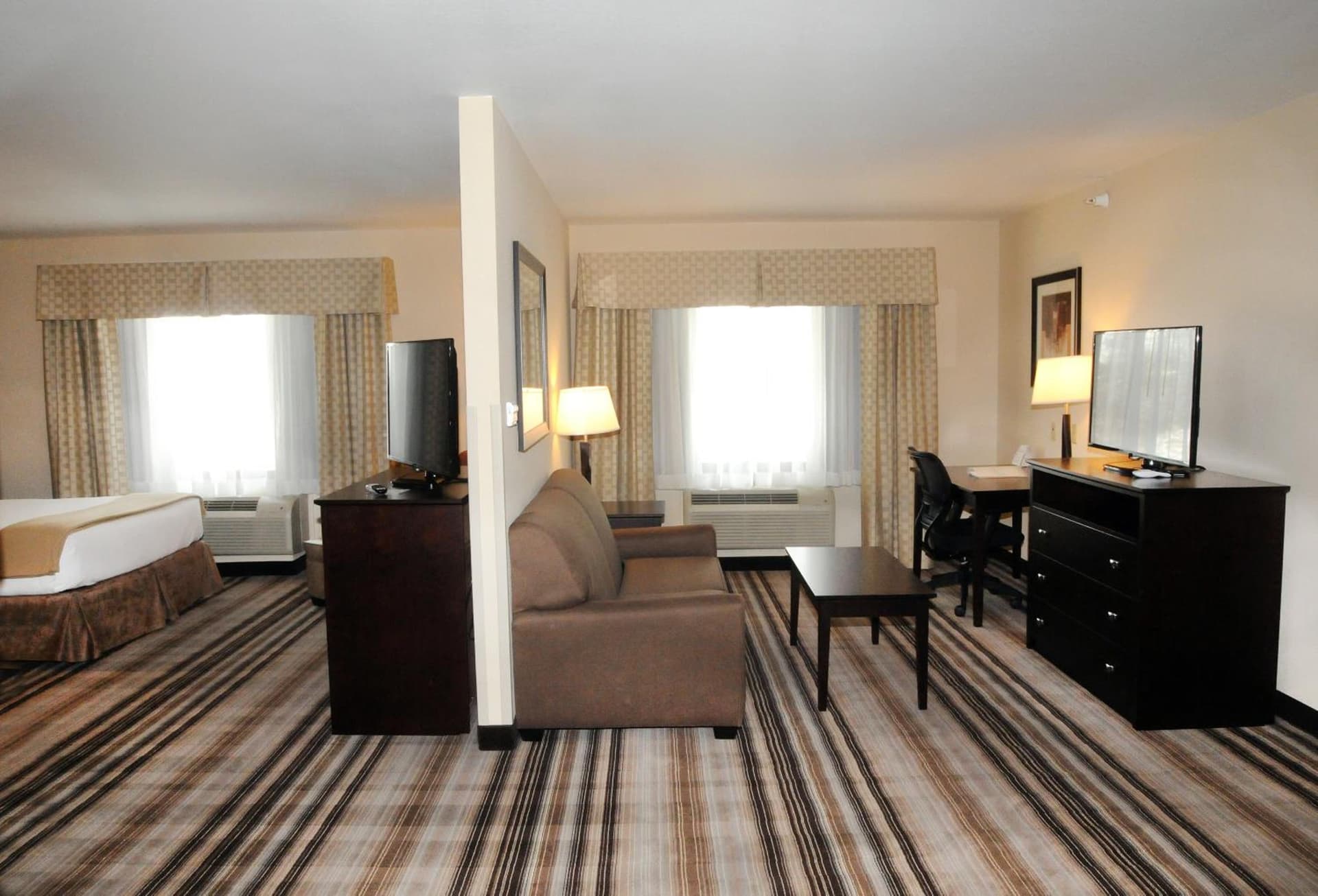 Holiday Inn Express & Suites Cambridge by IHG gallery photo in Cambridge, OH — image 22