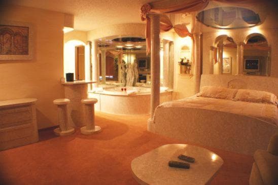 Designer Inn and Suites interior in Toledo, IA — gallery photo 2