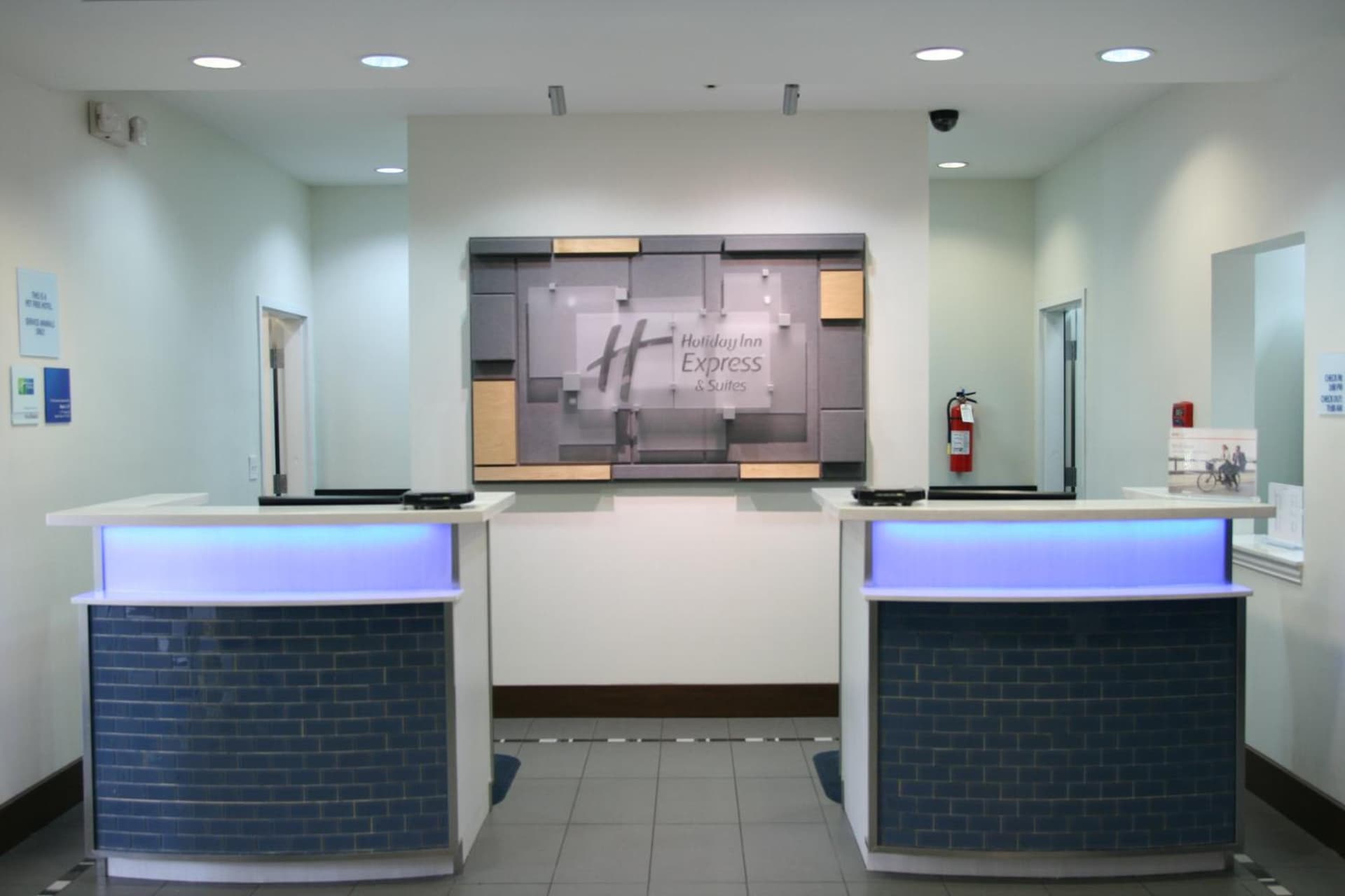 Holiday Inn Express Hotel & Suites Clute-Lake Jackson by IHG interior in Clute, TX — gallery photo 2