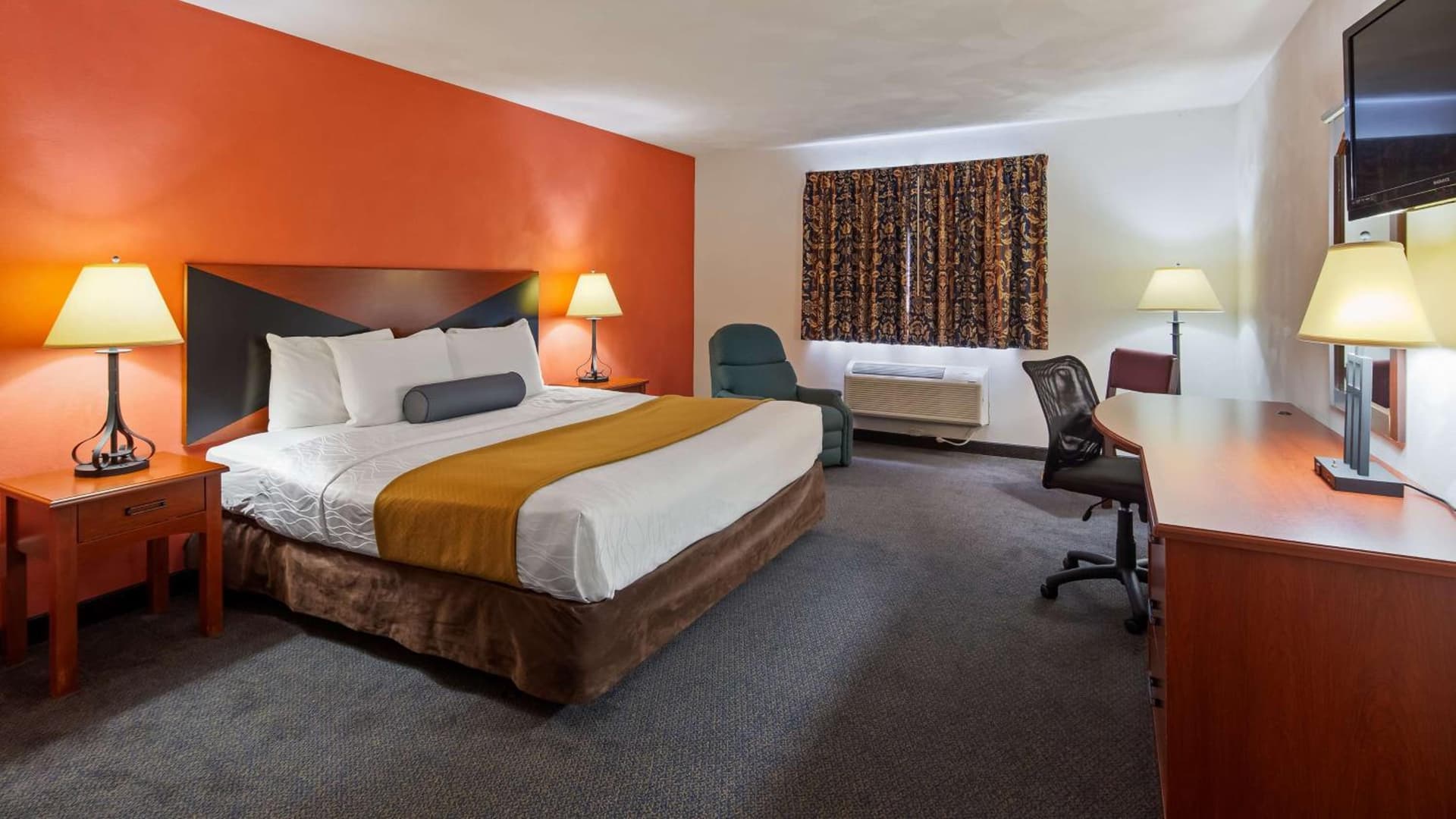 SureStay Hotel by Best Western Greenville property views in Greenville, IL — gallery photo 3