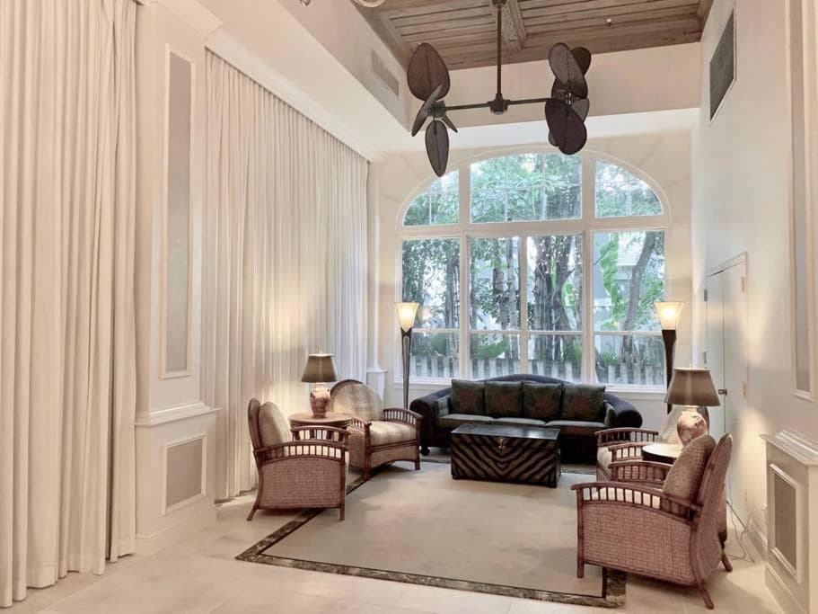 Hemingway Suites at Palm Beach Hotel Island interior in Palm Beach, FL — gallery photo 2