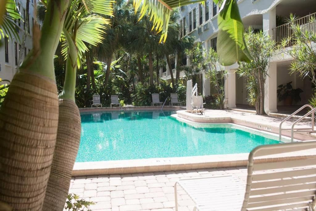 Hemingway Suites at Palm Beach Hotel Island property views in Palm Beach, FL — gallery photo 3