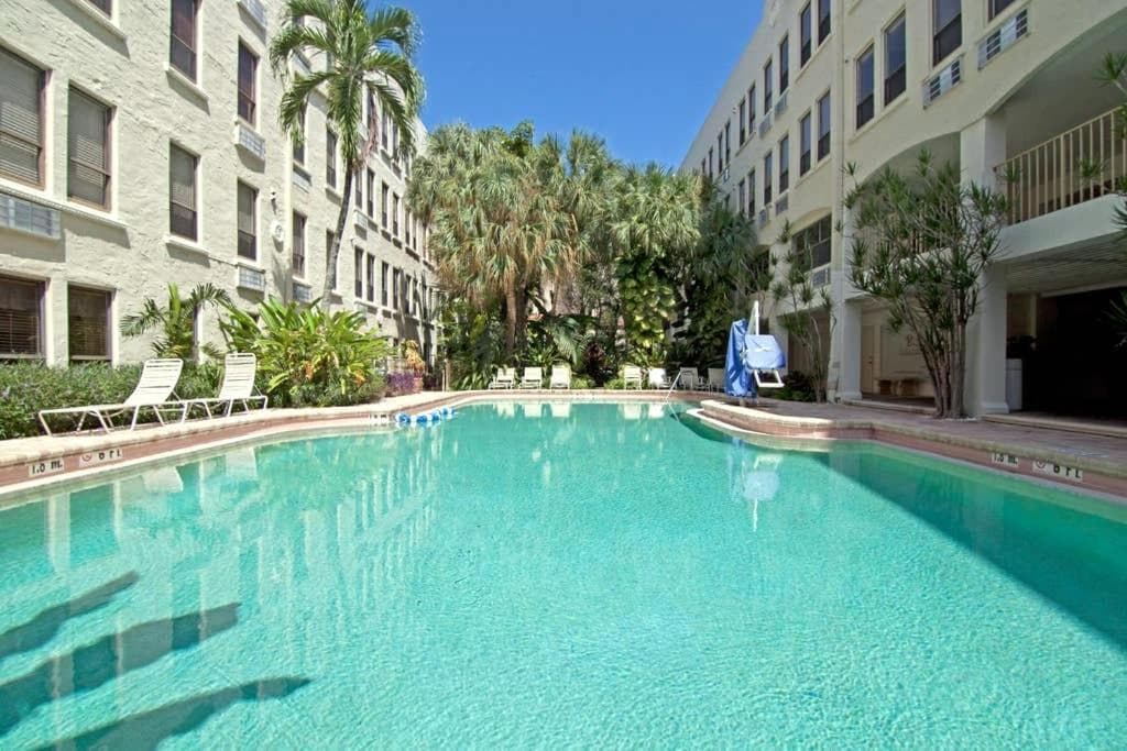Hemingway Suites at Palm Beach Hotel Island property views in Palm Beach, FL — gallery photo 3