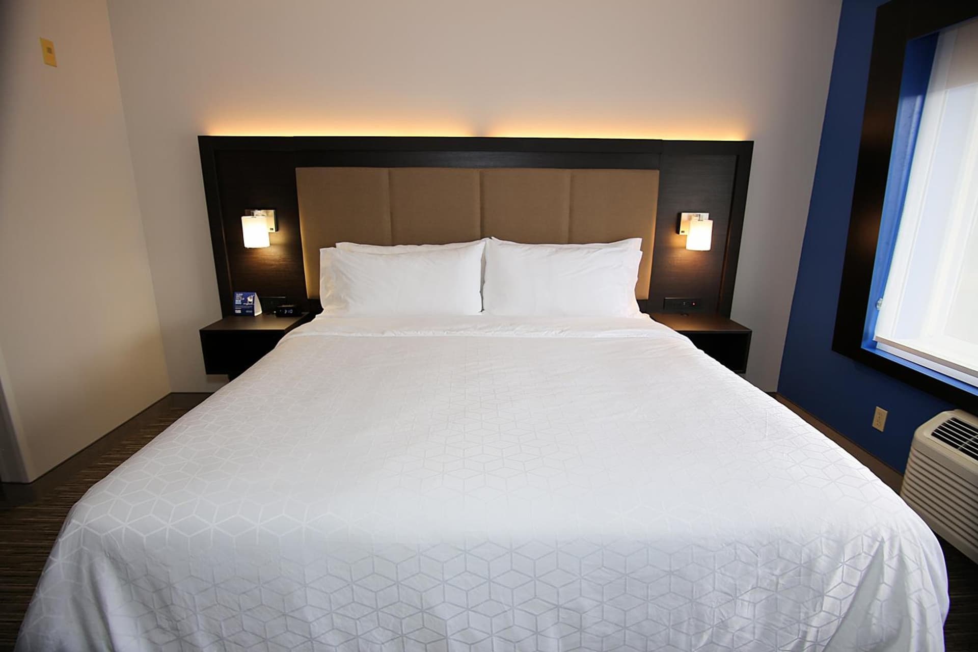 Holiday Inn Express Hotel & Suites Ashland by IHG property views in Ashland, OR — gallery photo 3