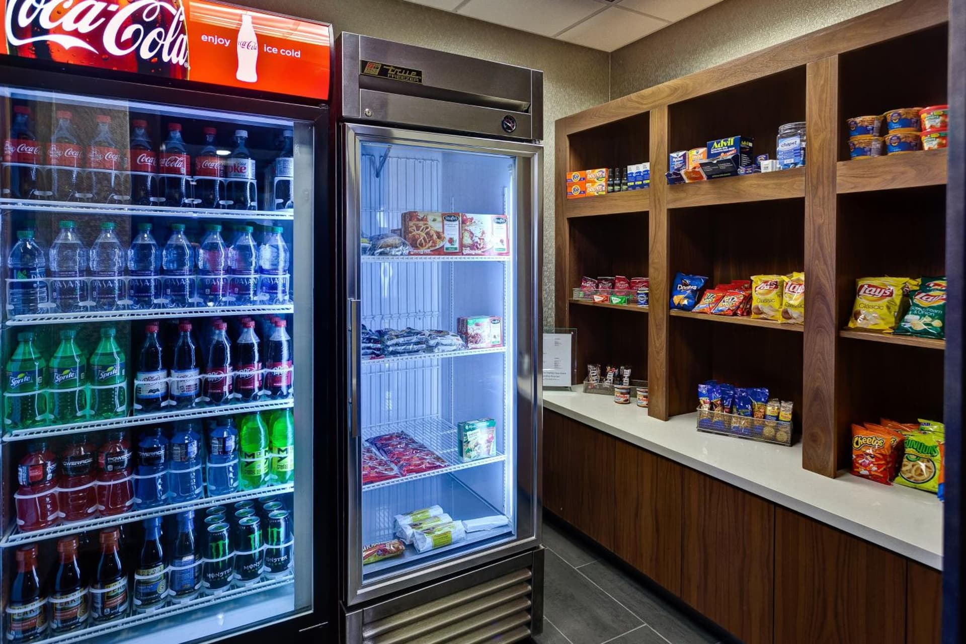 Holiday Inn Express Hutchison by IHG interior in Hutchinson, KS — gallery photo 2