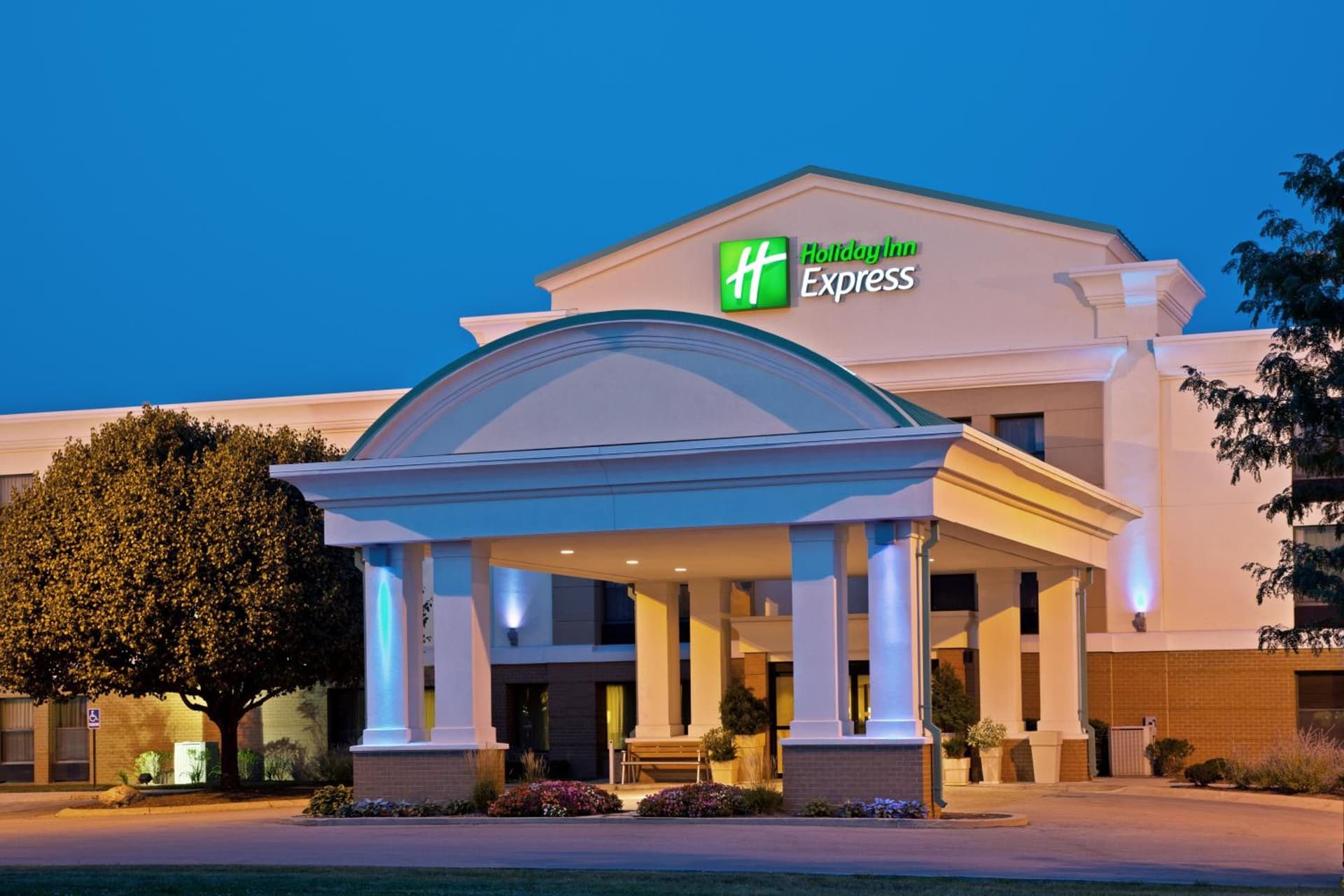 Holiday Inn Express Indianapolis Airport by IHG featured exterior or lobby in Plainfield, IN — similar hotel