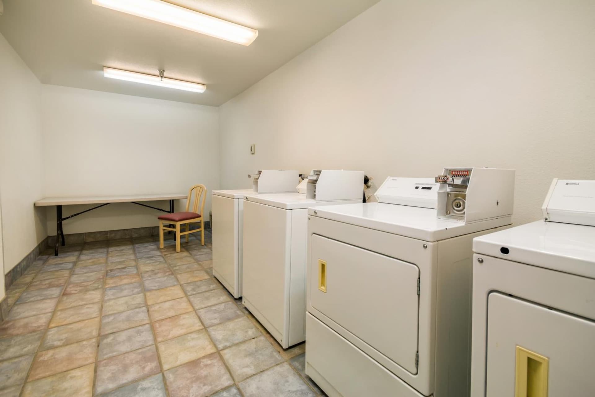 Howard Johnson by Wyndham Lemoore Near Naval Air Station gallery photo in Lemoore, CA — image 13