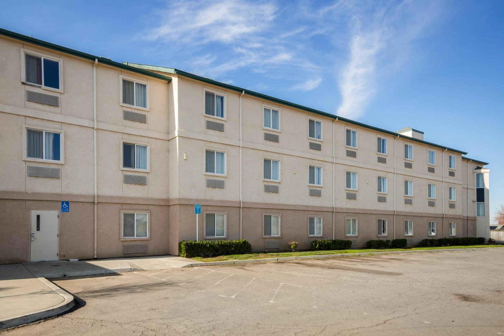 Howard Johnson by Wyndham Lemoore Near Naval Air Station gallery photo in Lemoore, CA — image 23