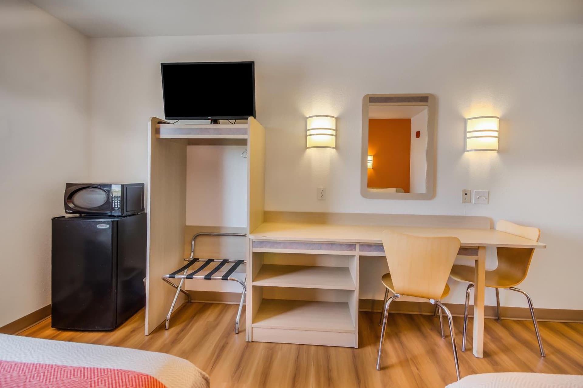 Howard Johnson by Wyndham Lemoore Near Naval Air Station gallery photo in Lemoore, CA — image 40