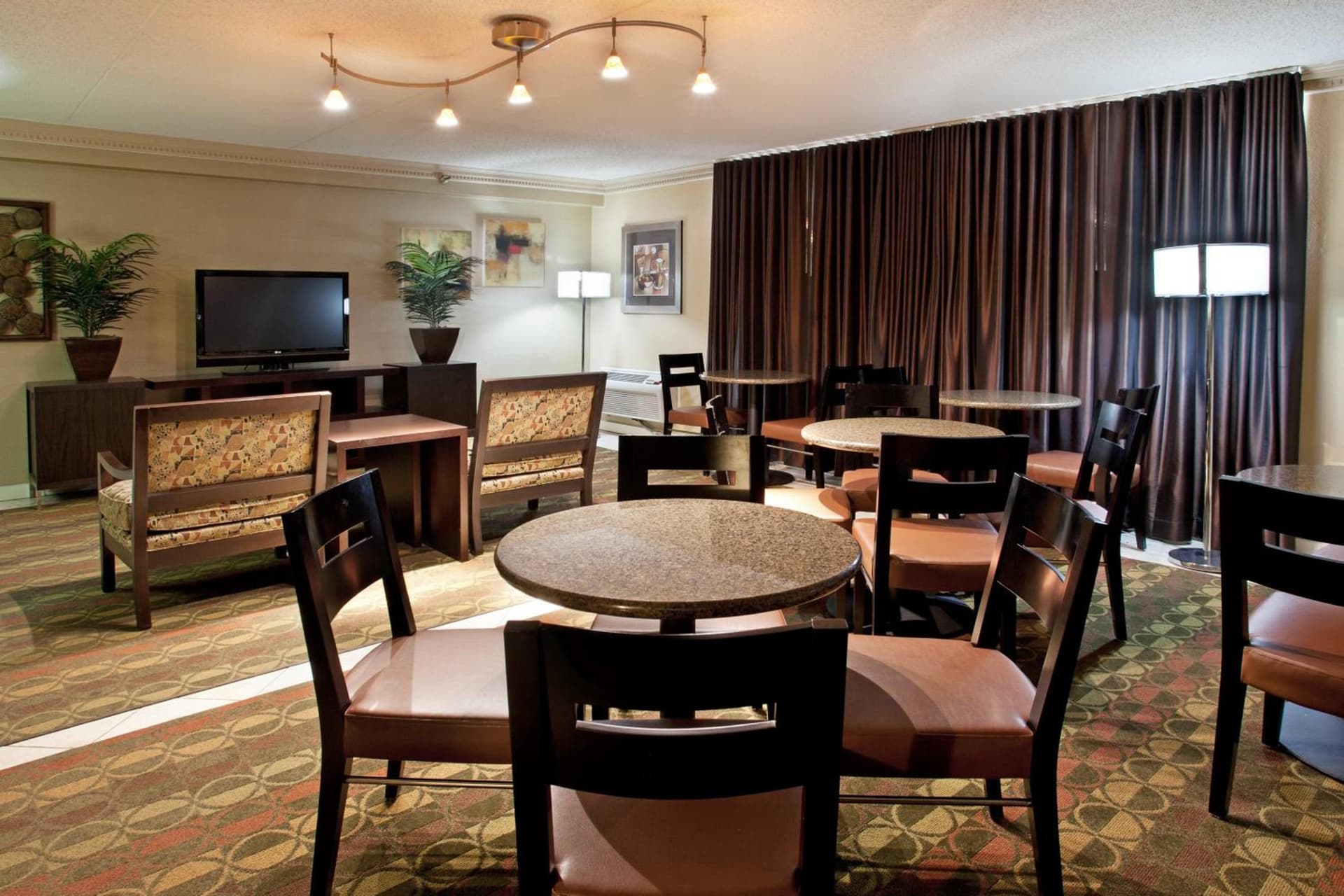 Crowne Plaza Columbus North - Worthington by IHG interior in Columbus, OH — gallery photo 2