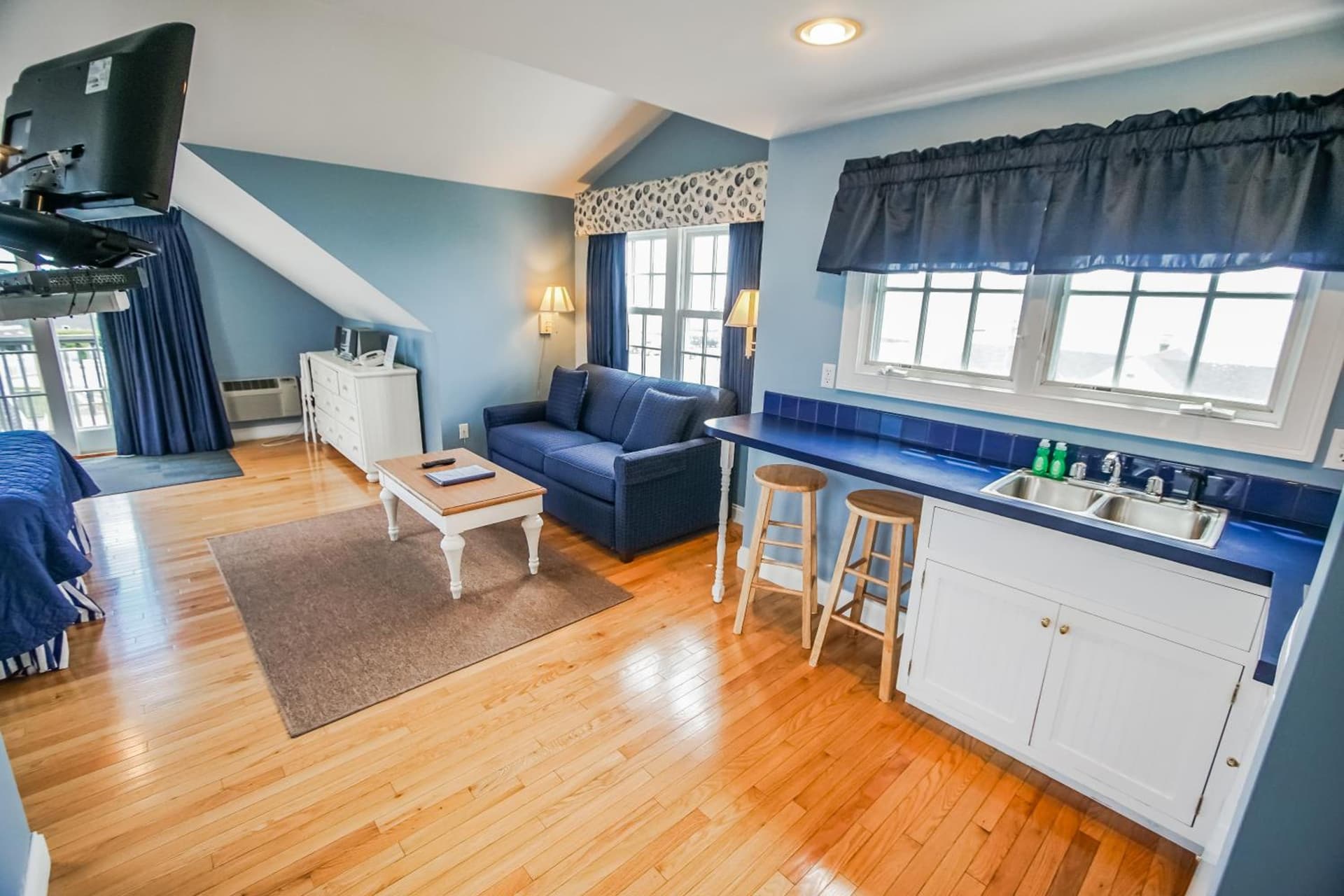 Beachside Village Resort property views in Falmouth, MA — gallery photo 3
