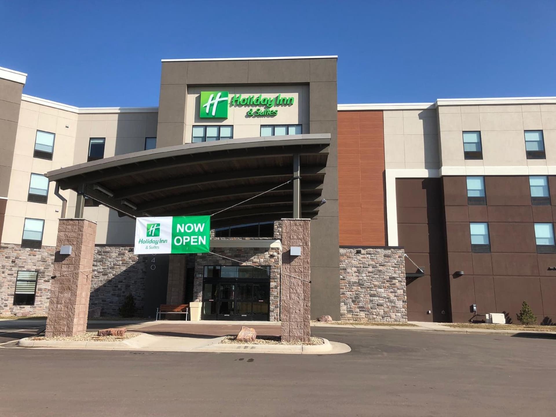Holiday Inn & Suites Sioux Falls - Airport by IHG interior in Sioux Falls, SD — gallery photo 2