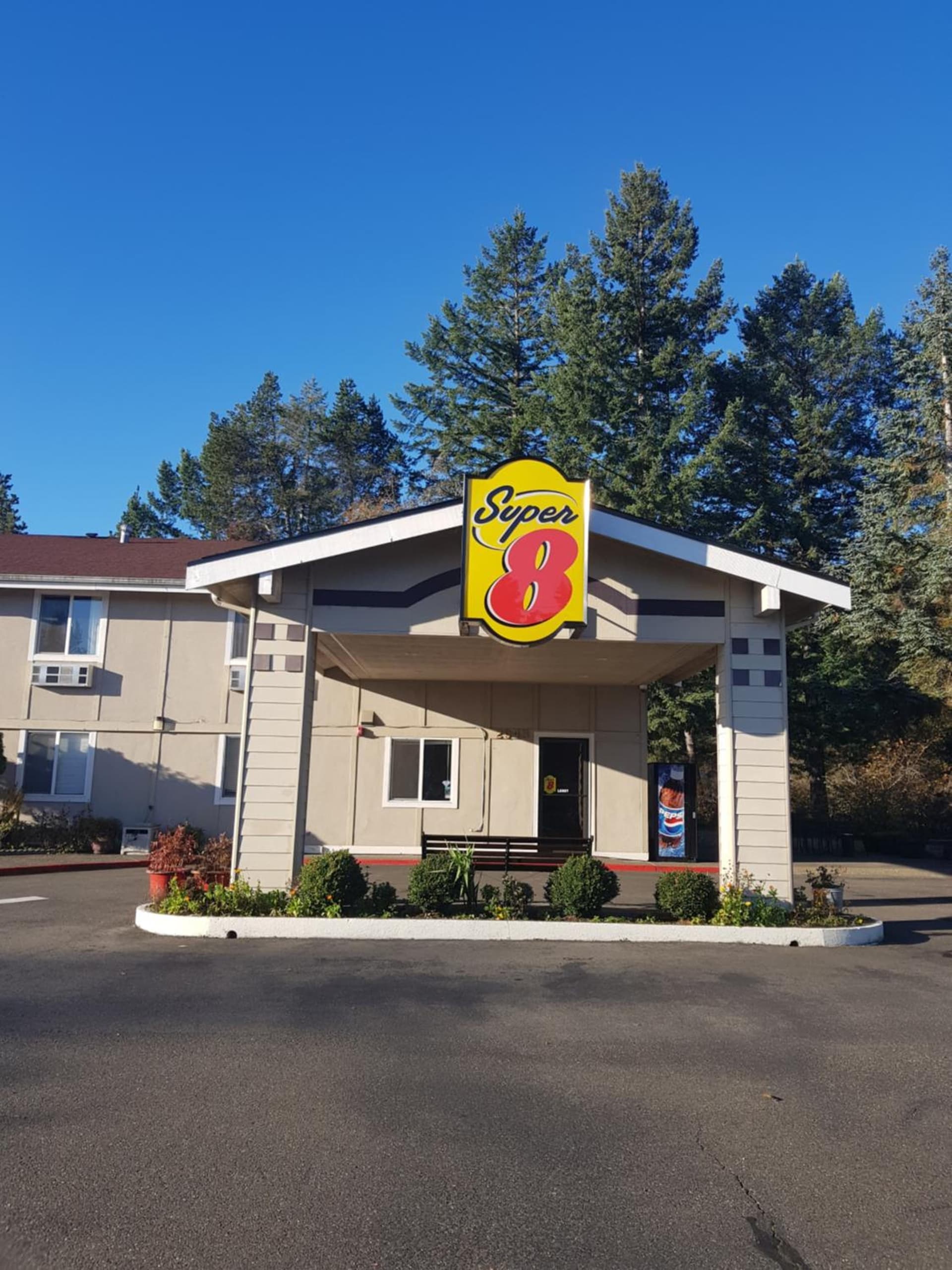 Super 8 by Wyndham Shelton — hotel in Shelton, Washington