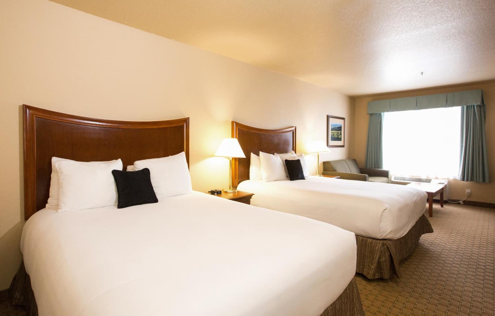 Red Lion Inn & Suites McMinnville gallery photo in McMinnville, OR — image 14