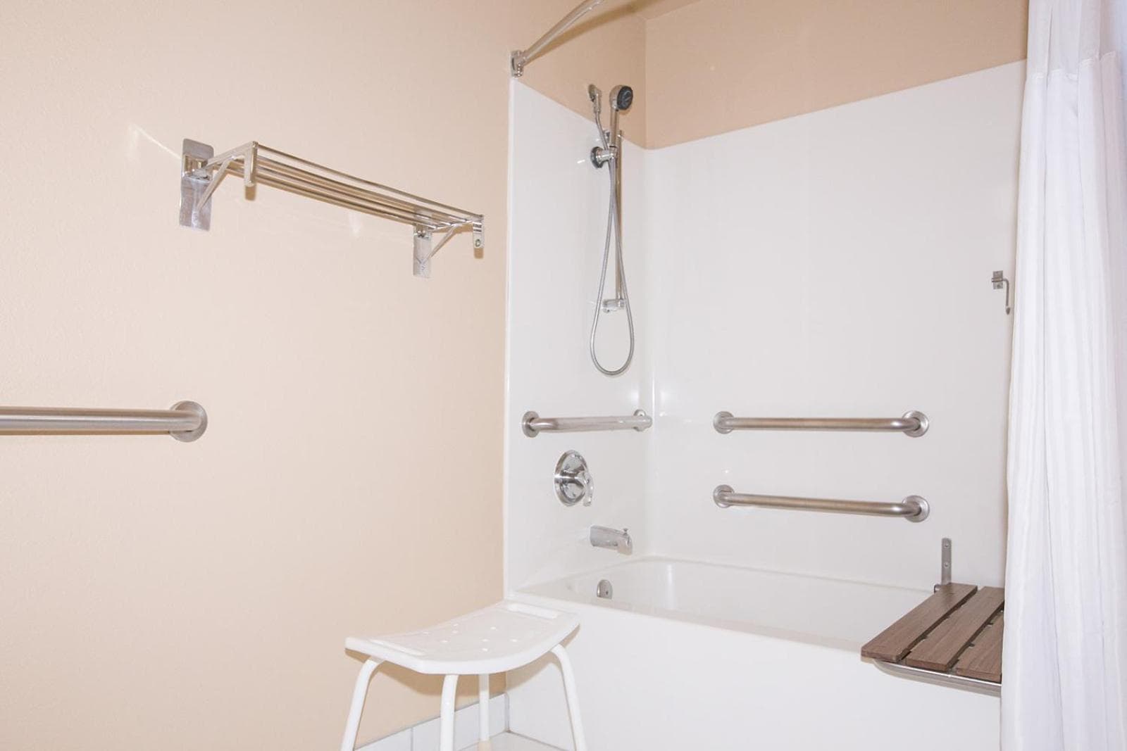 Red Lion Inn & Suites McMinnville gallery photo in McMinnville, OR — image 11