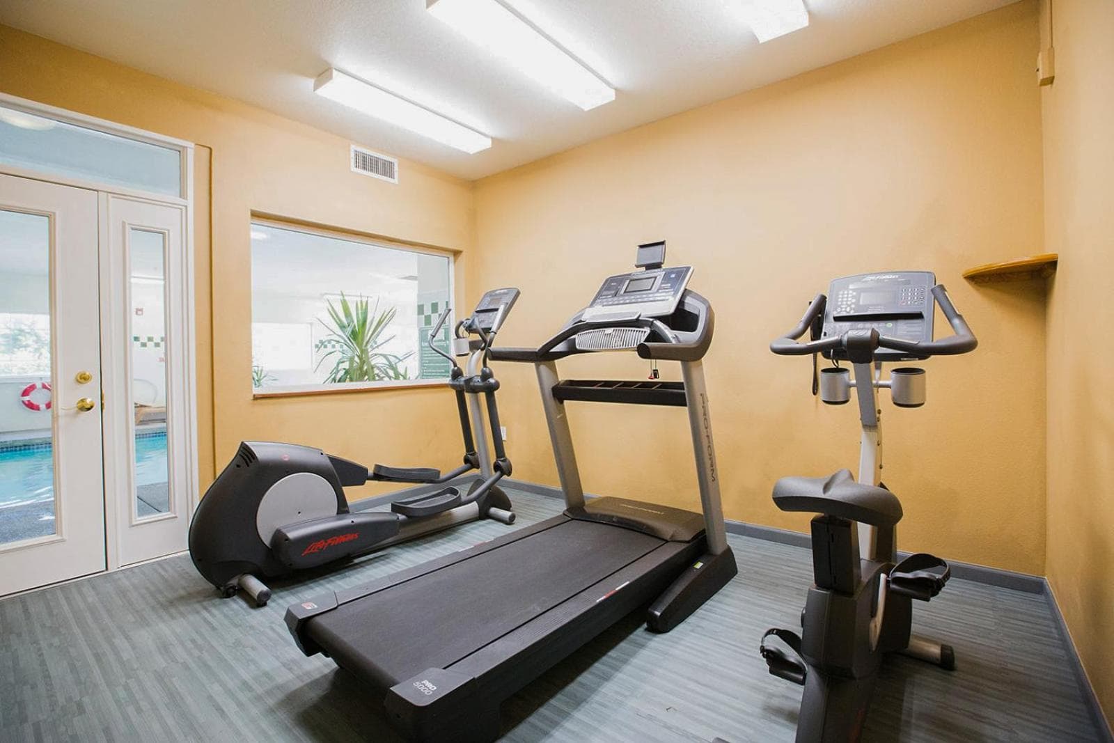 Red Lion Inn & Suites McMinnville interior in McMinnville, OR — gallery photo 2