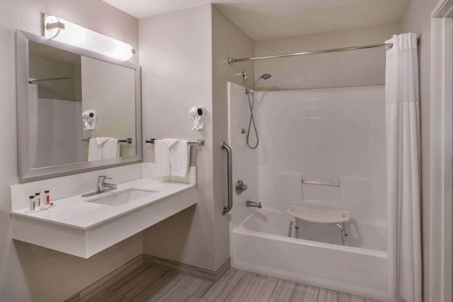 Baymont by Wyndham Albuquerque Airport gallery photo in Albuquerque, NM — image 19