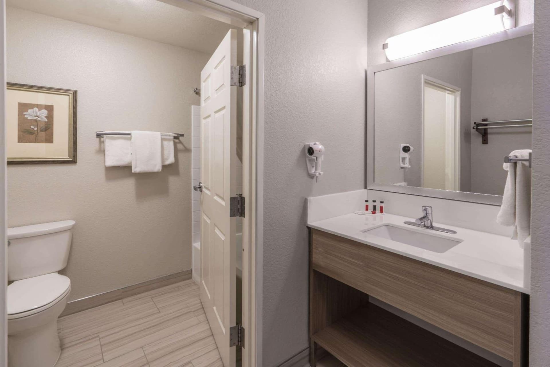 Baymont by Wyndham Albuquerque Airport gallery photo in Albuquerque, NM — image 27
