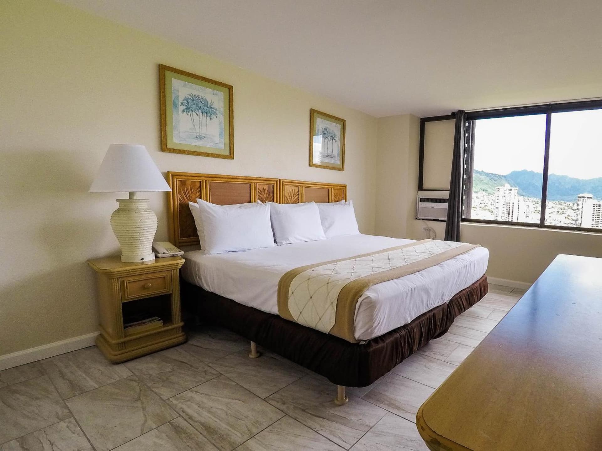 Waikiki Monarch Hotel property views in Honolulu, HI — gallery photo 3