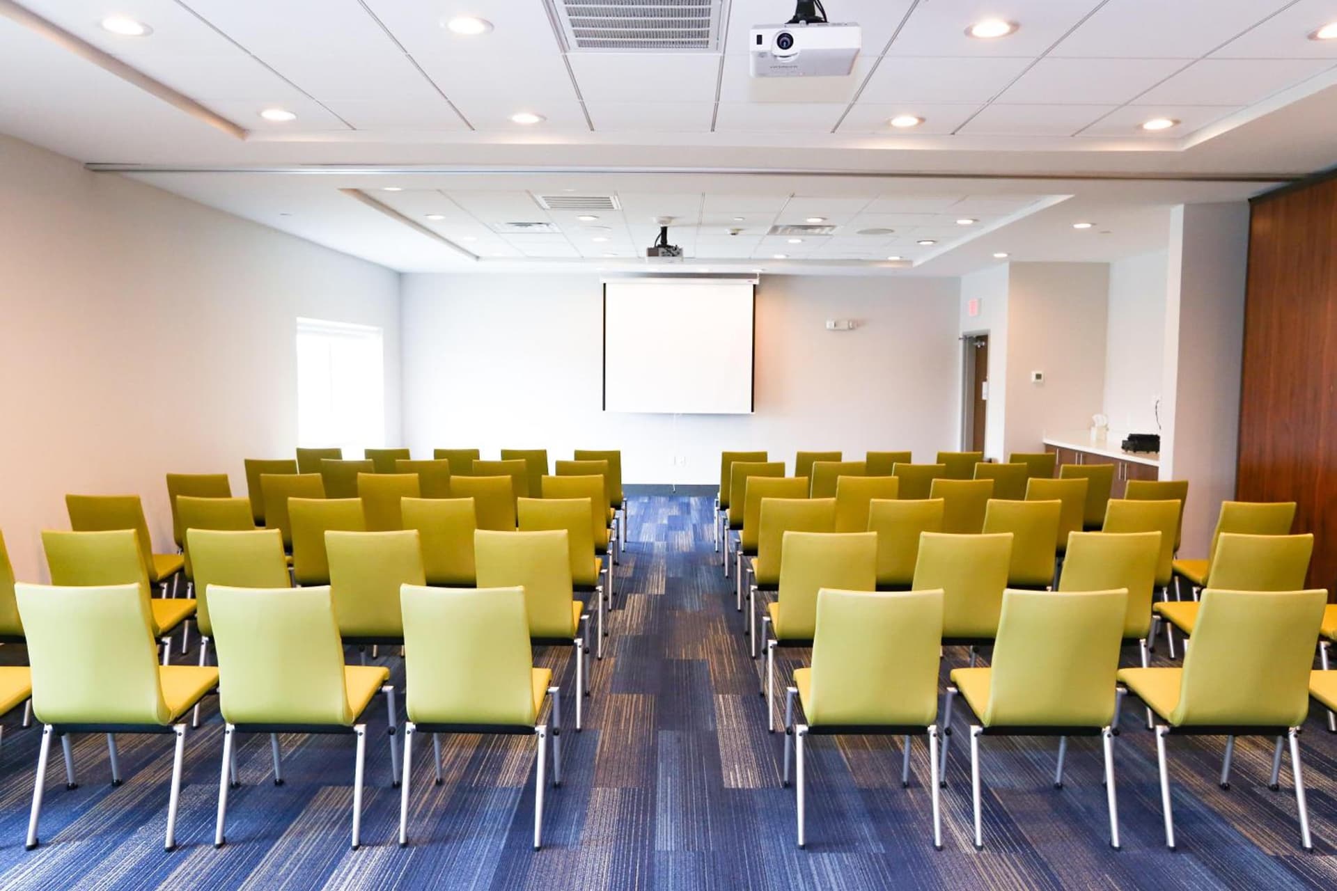 Holiday Inn Express & Suites - Houston IAH - Beltway 8 by IHG gallery photo in Houston, TX — image 34