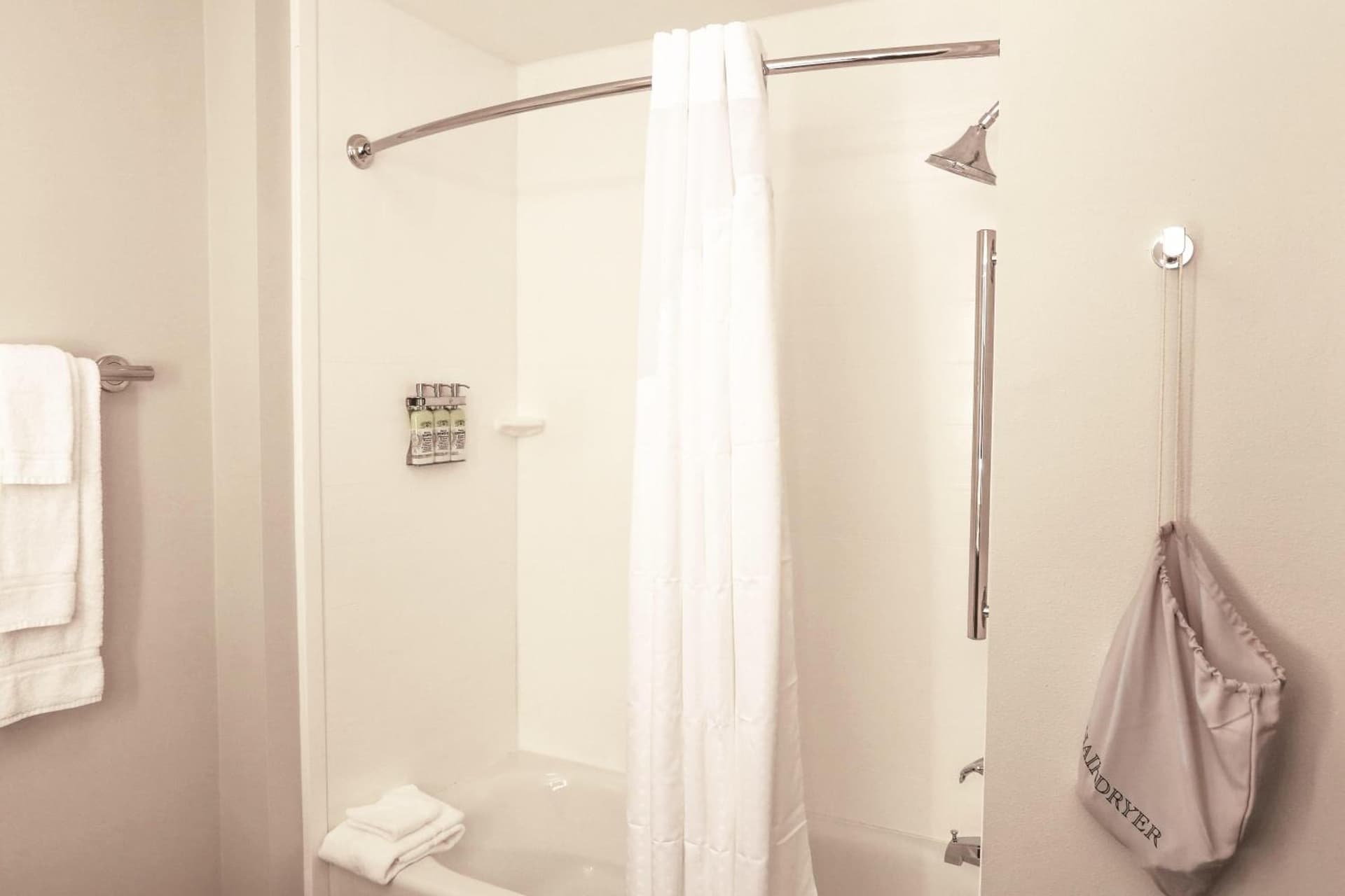 Holiday Inn Express & Suites - Houston IAH - Beltway 8 by IHG gallery photo in Houston, TX — image 6