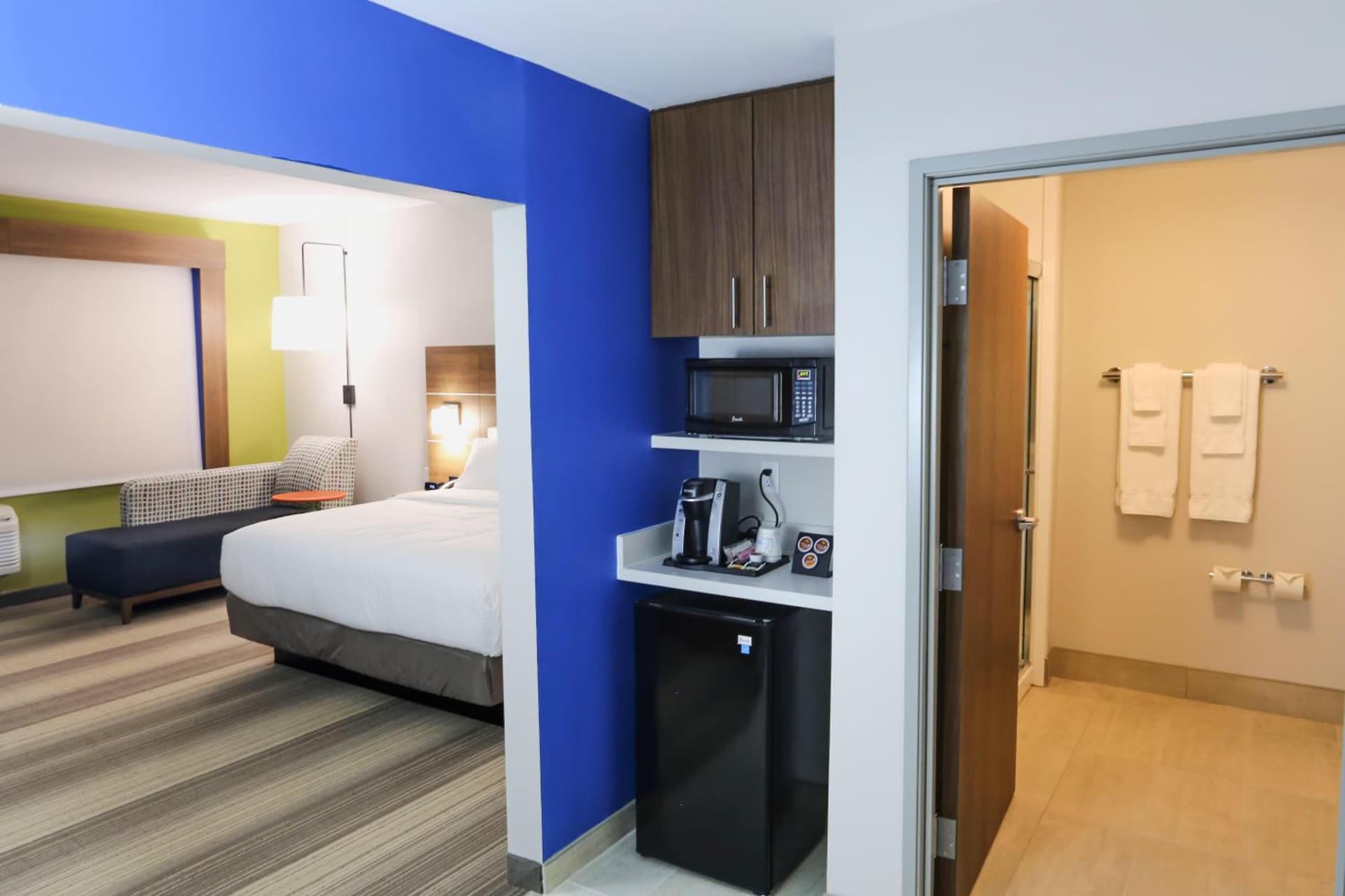 Holiday Inn Express & Suites - Houston IAH - Beltway 8 by IHG gallery photo in Houston, TX — image 39