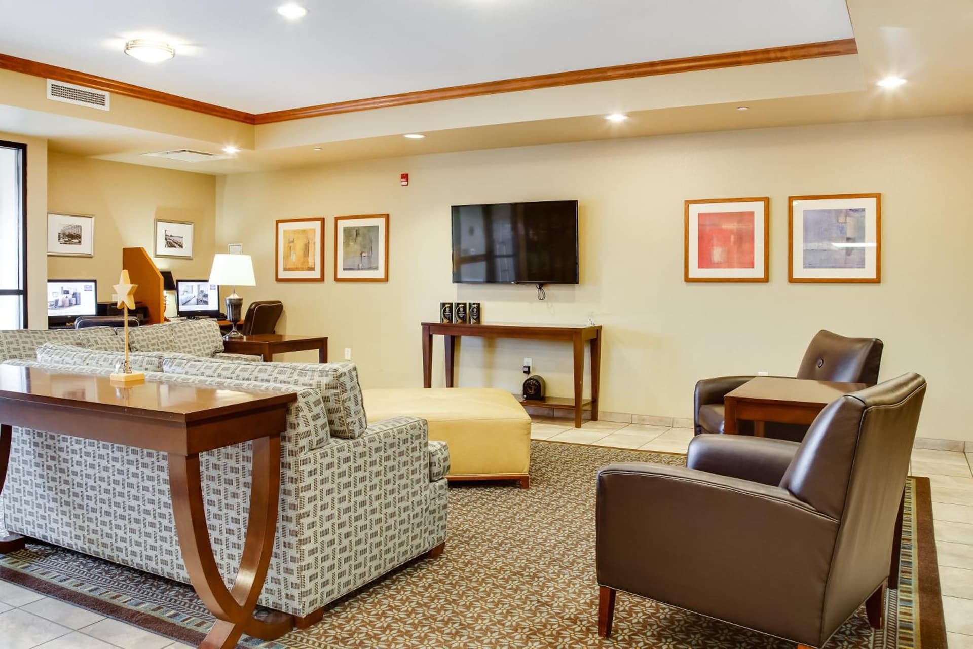 Candlewood Suites La Crosse N by IHG interior in La Crosse, WI — gallery photo 2